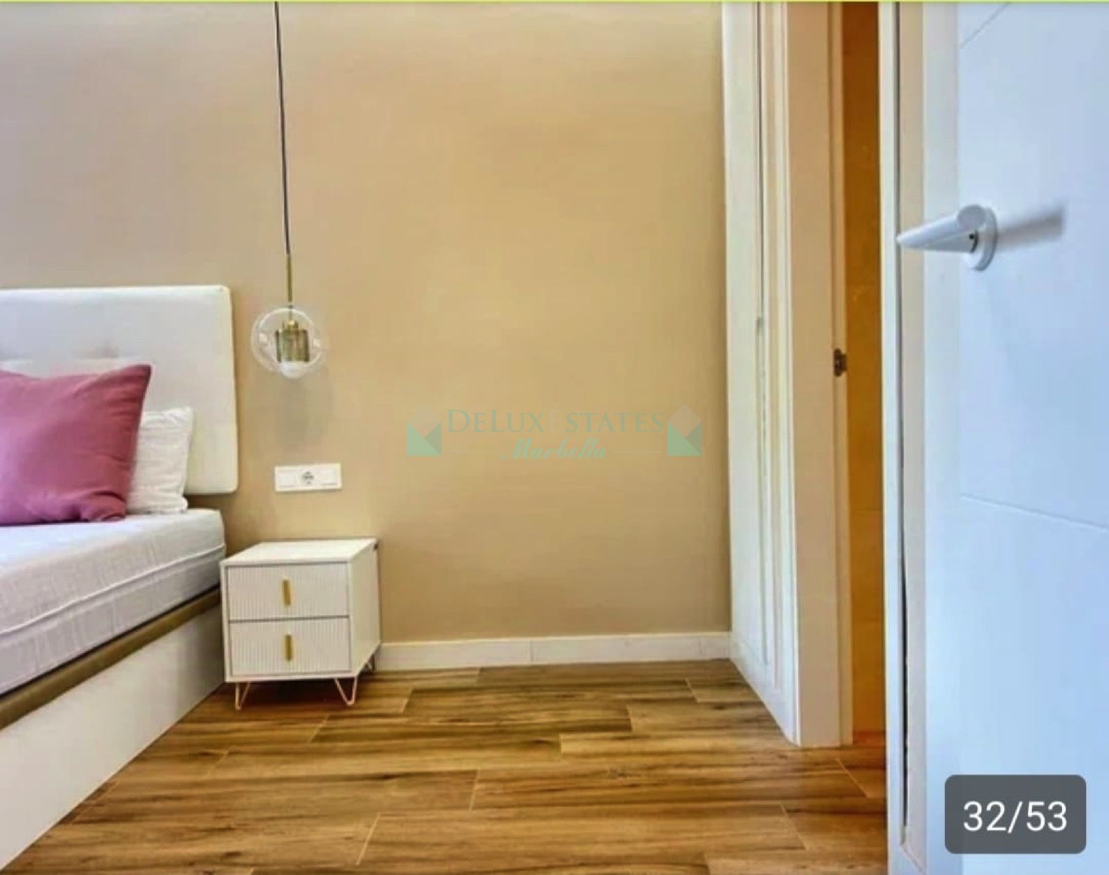 Apartment for sale in Las Brisas, Nueva Andalucia