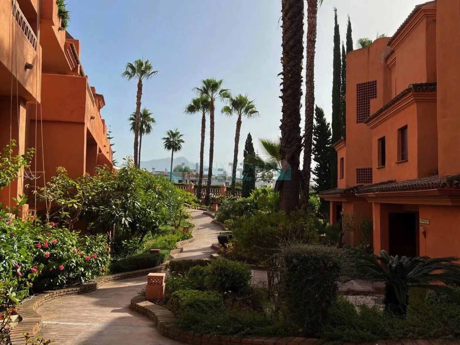 Ground Floor Apartment for sale in El Paraiso, Estepona