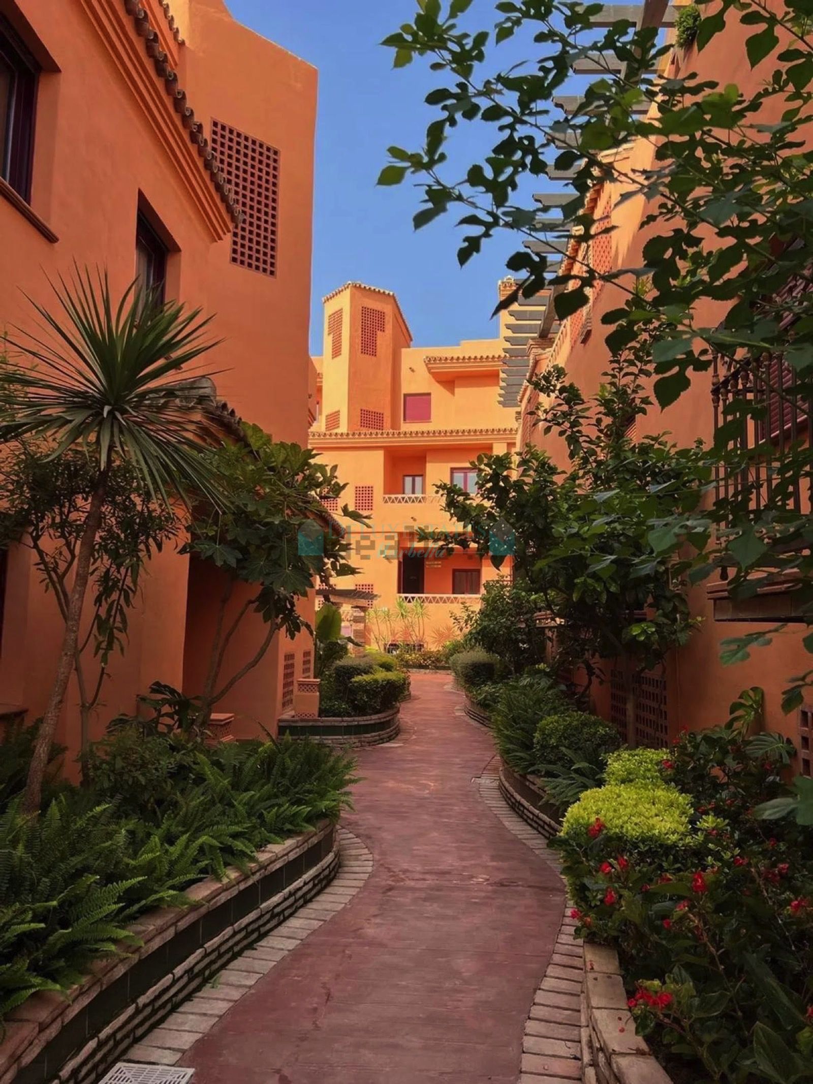 Ground Floor Apartment for sale in El Paraiso, Estepona