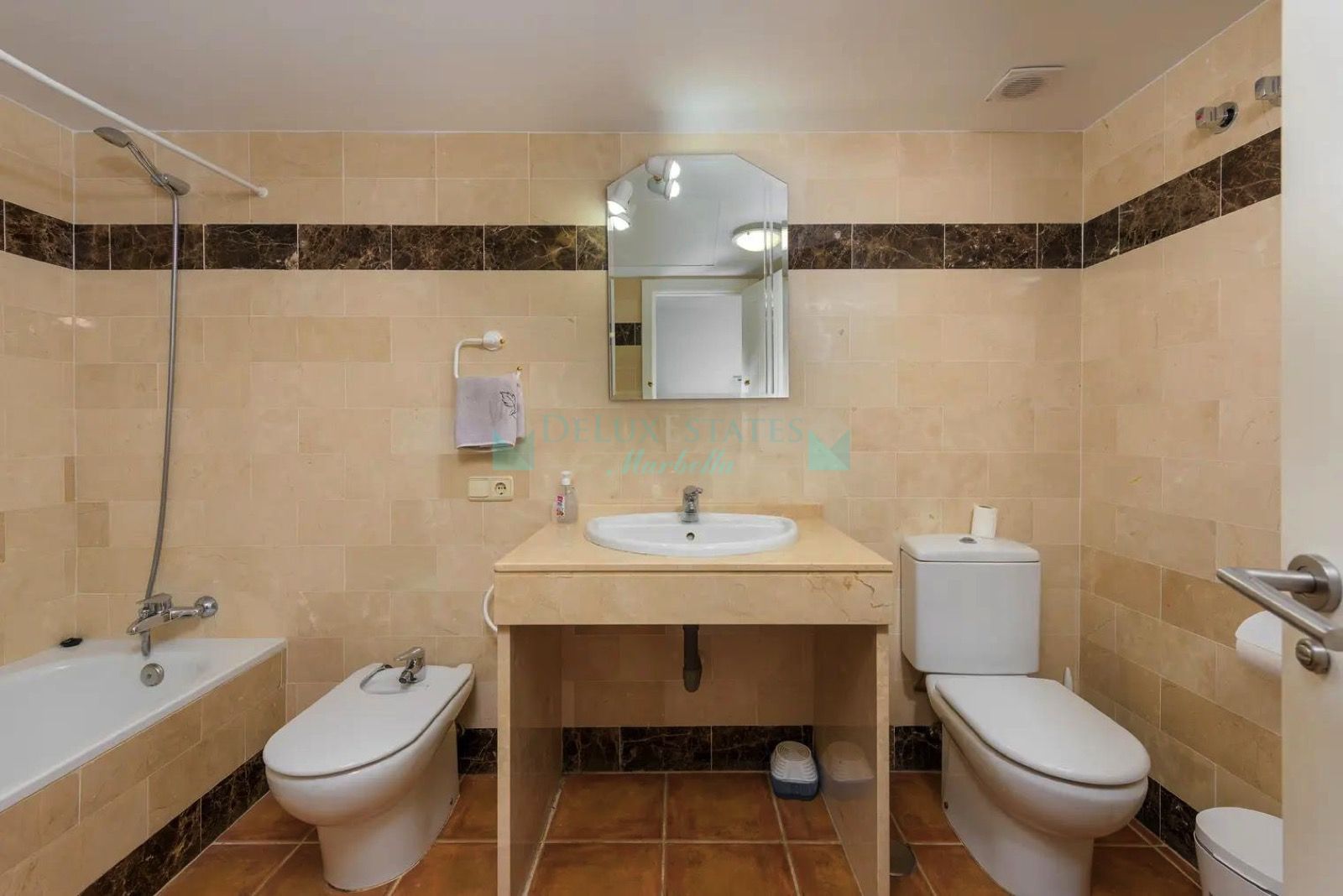 Ground Floor Apartment for sale in El Paraiso, Estepona