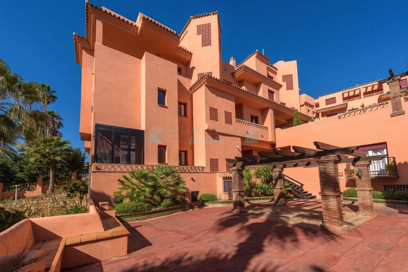 Ground Floor Apartment for sale in El Paraiso, Estepona
