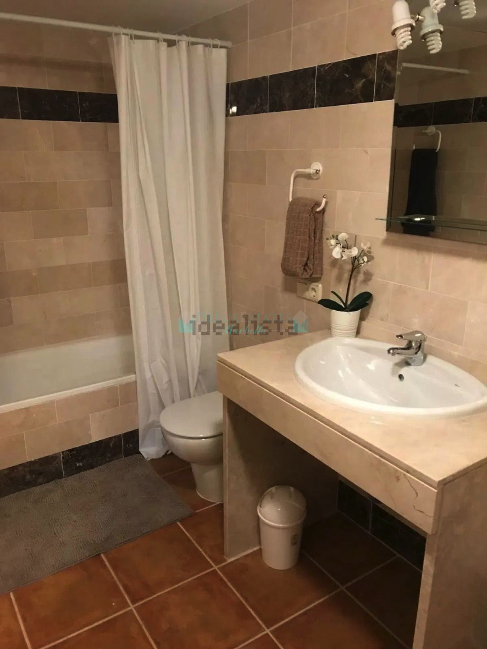 Ground Floor Apartment for sale in El Paraiso, Estepona