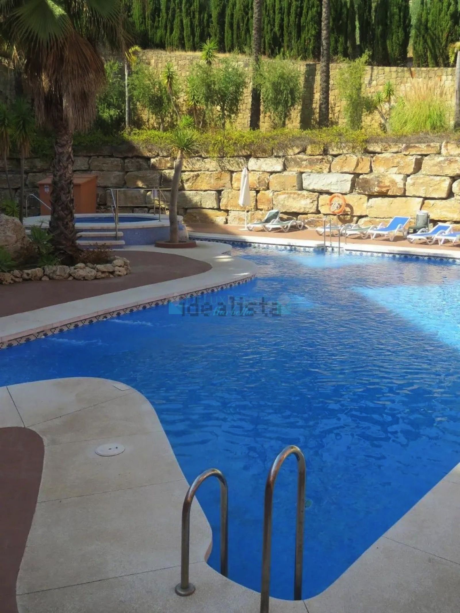 Ground Floor Apartment for sale in El Paraiso, Estepona