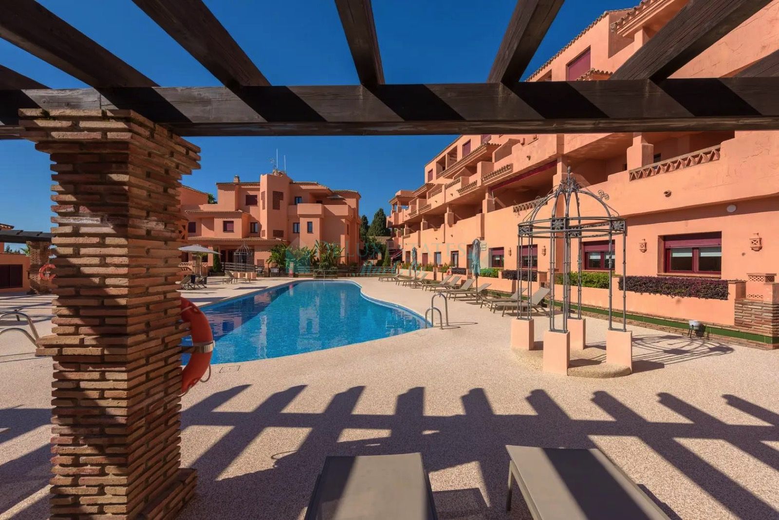 Ground Floor Apartment for sale in El Paraiso, Estepona