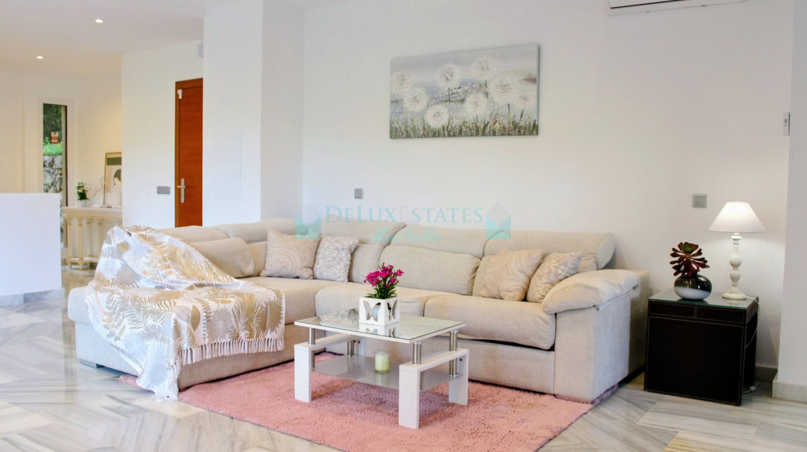 Villa for sale in Parque Botanico, Estepona