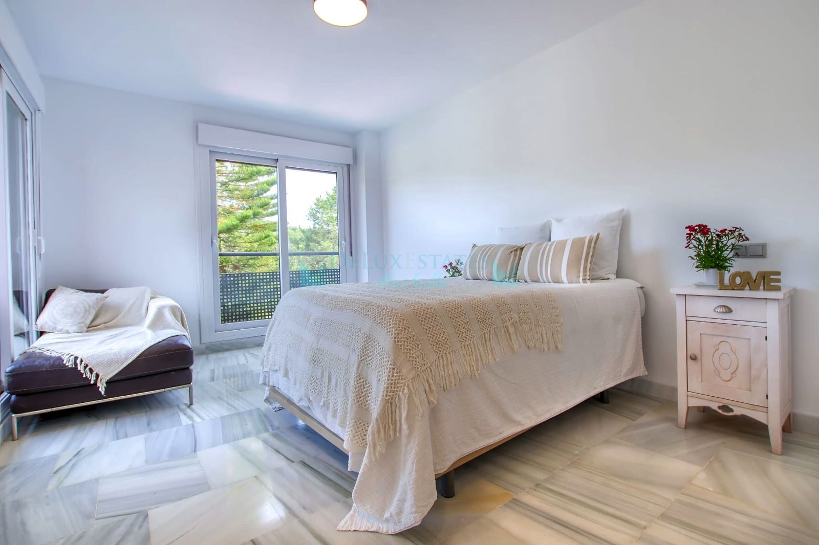 Villa for sale in Parque Botanico, Estepona