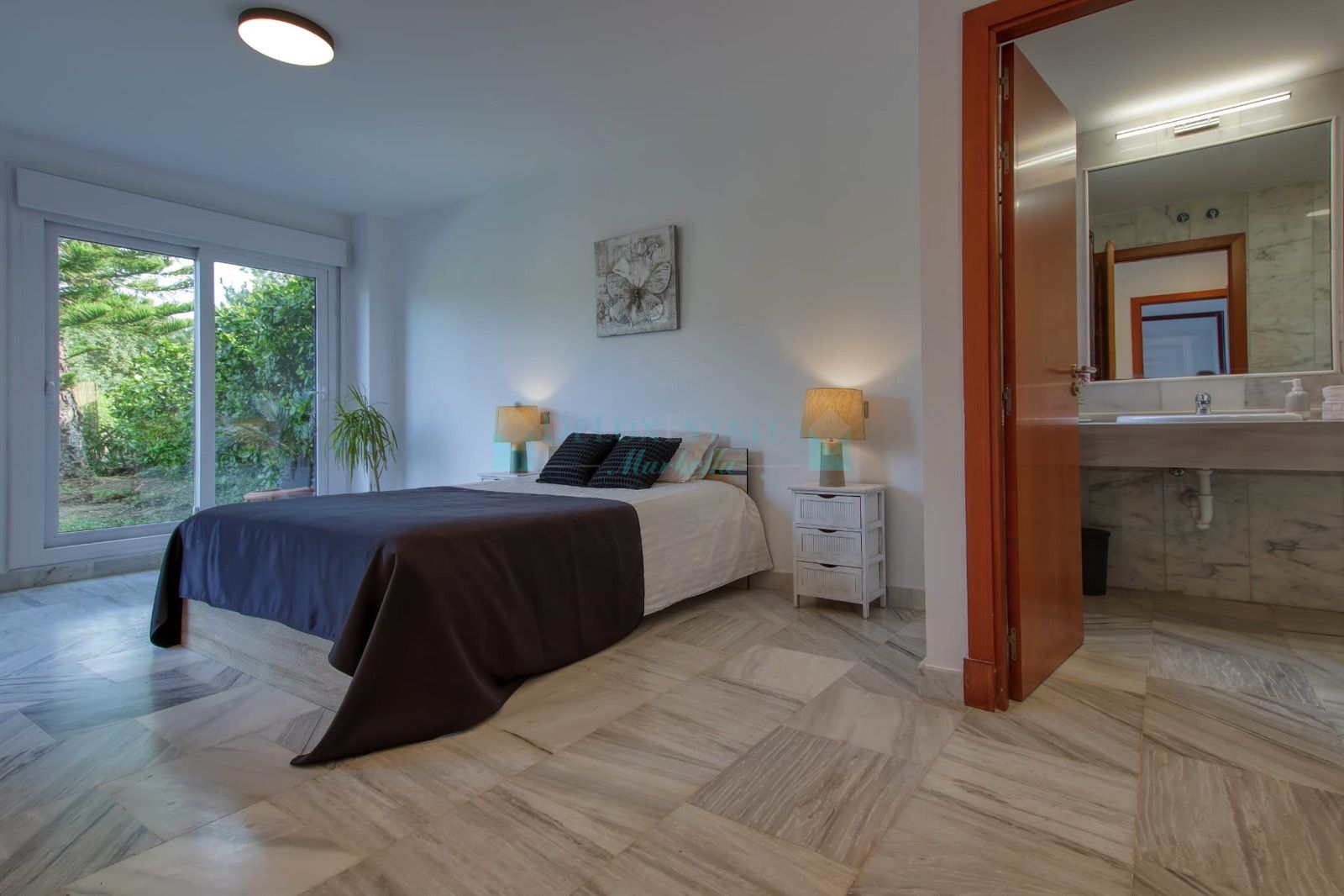 Villa for sale in Parque Botanico, Estepona