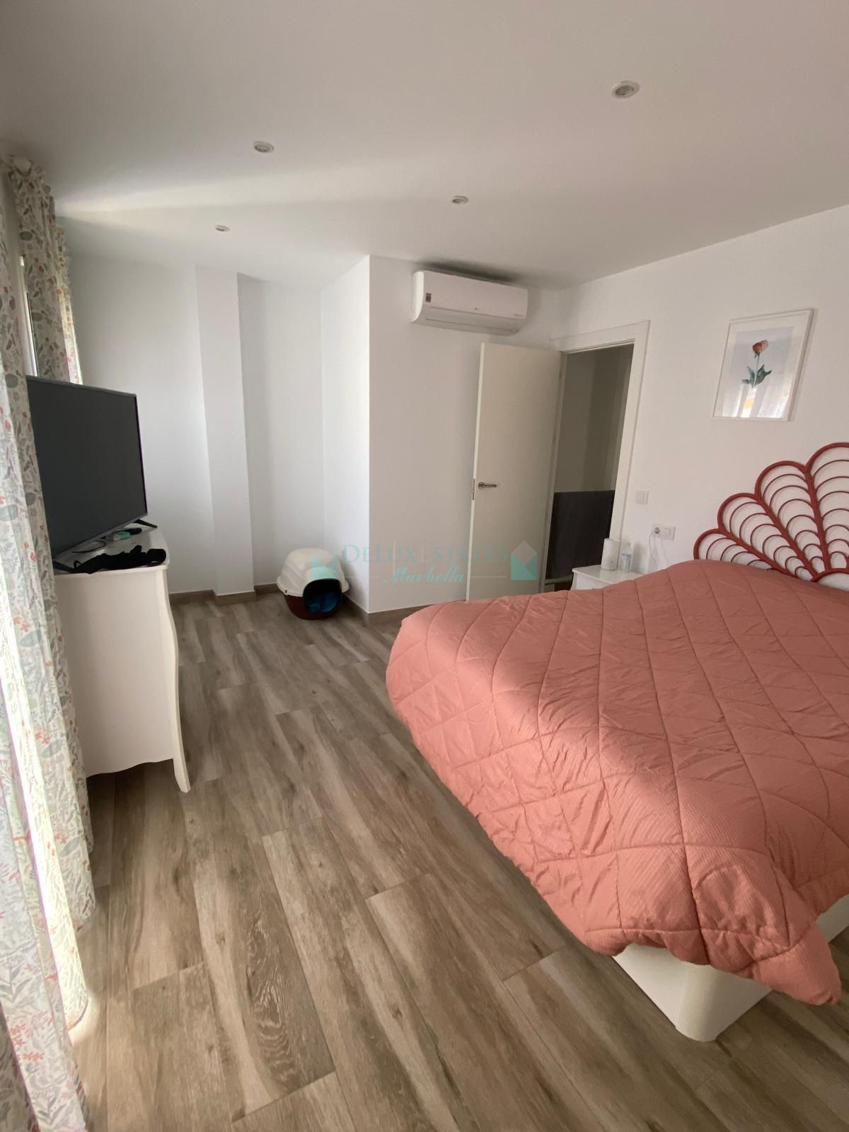 Town House for sale in Secadero, Casares