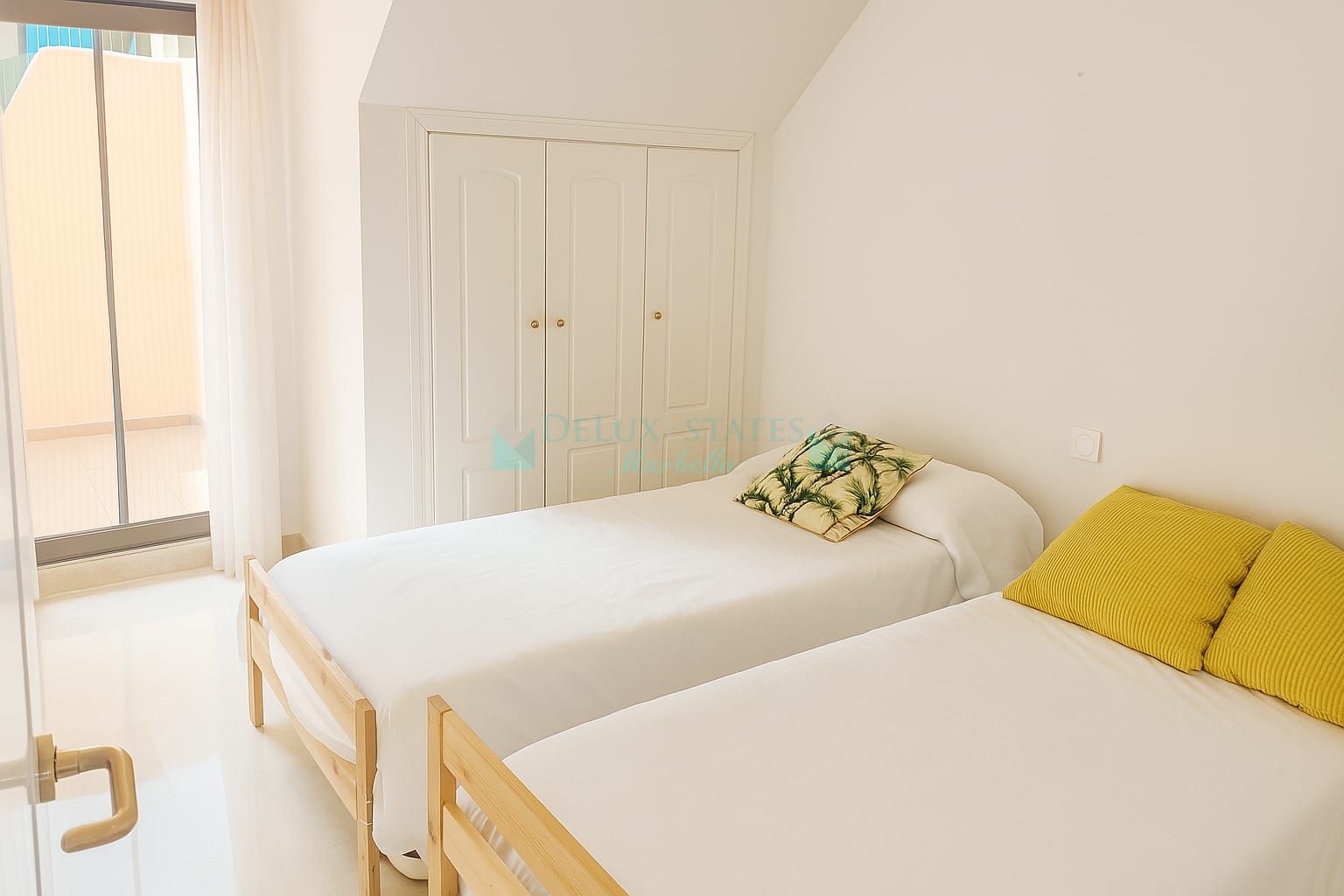 Penthouse for sale in Duquesa Village, Manilva