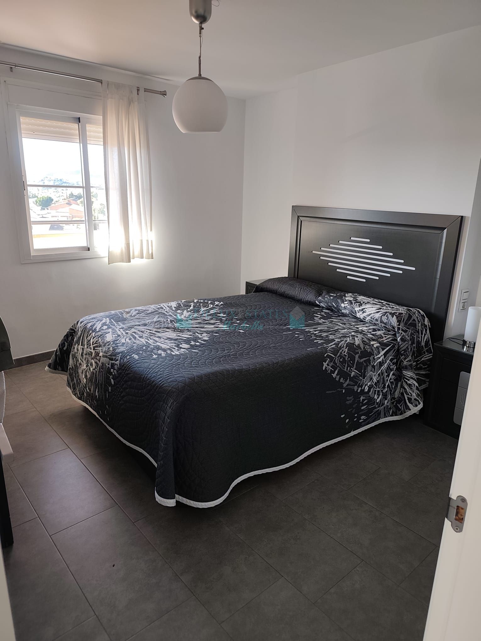 Ático en venta en Avda de Andalucia - Sierra de Estepona, Estepona