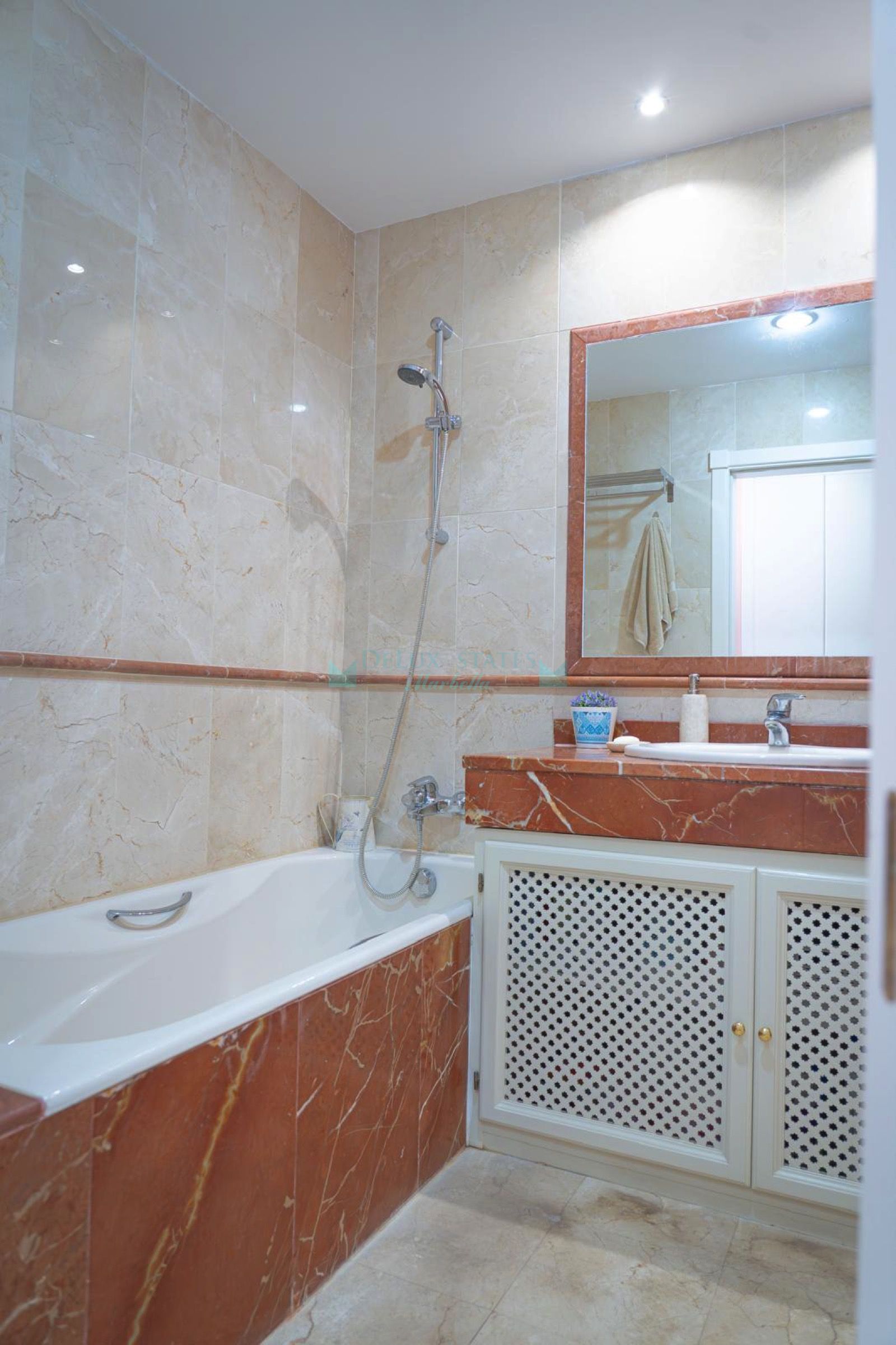 Ground Floor Apartment for sale in Hacienda del Sol, Estepona