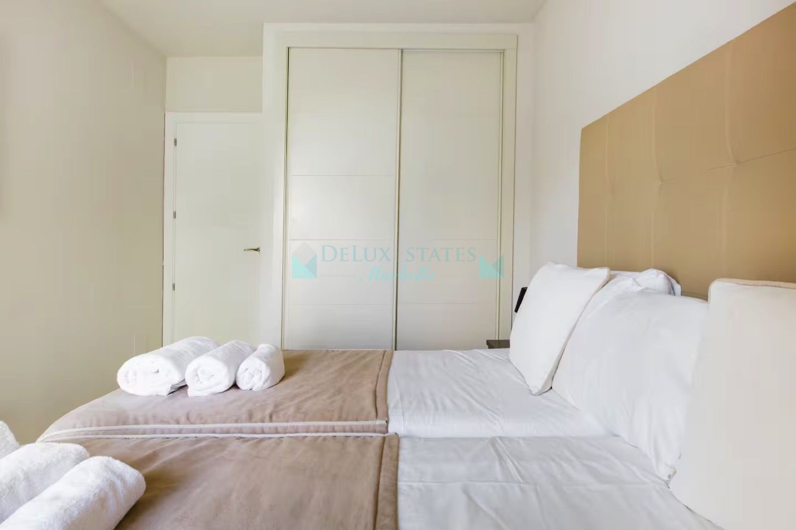 Town House for sale in Altos del Rodeo, Nueva Andalucia