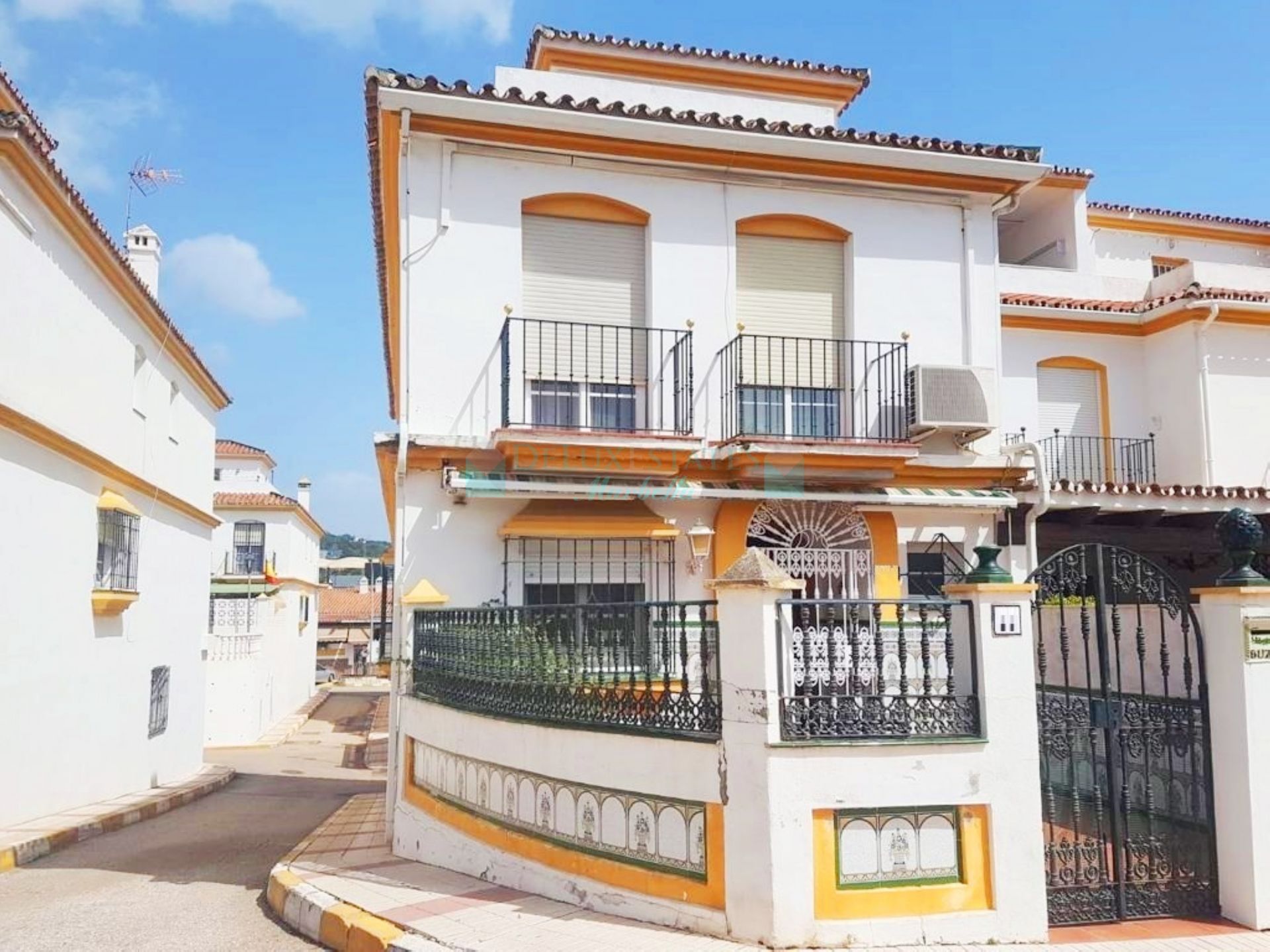 Semi Detached House for sale in Calvario, Estepona
