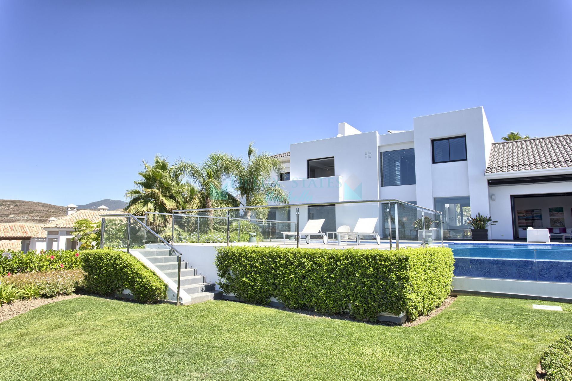 Villa for sale in Los Flamingos, Benahavis