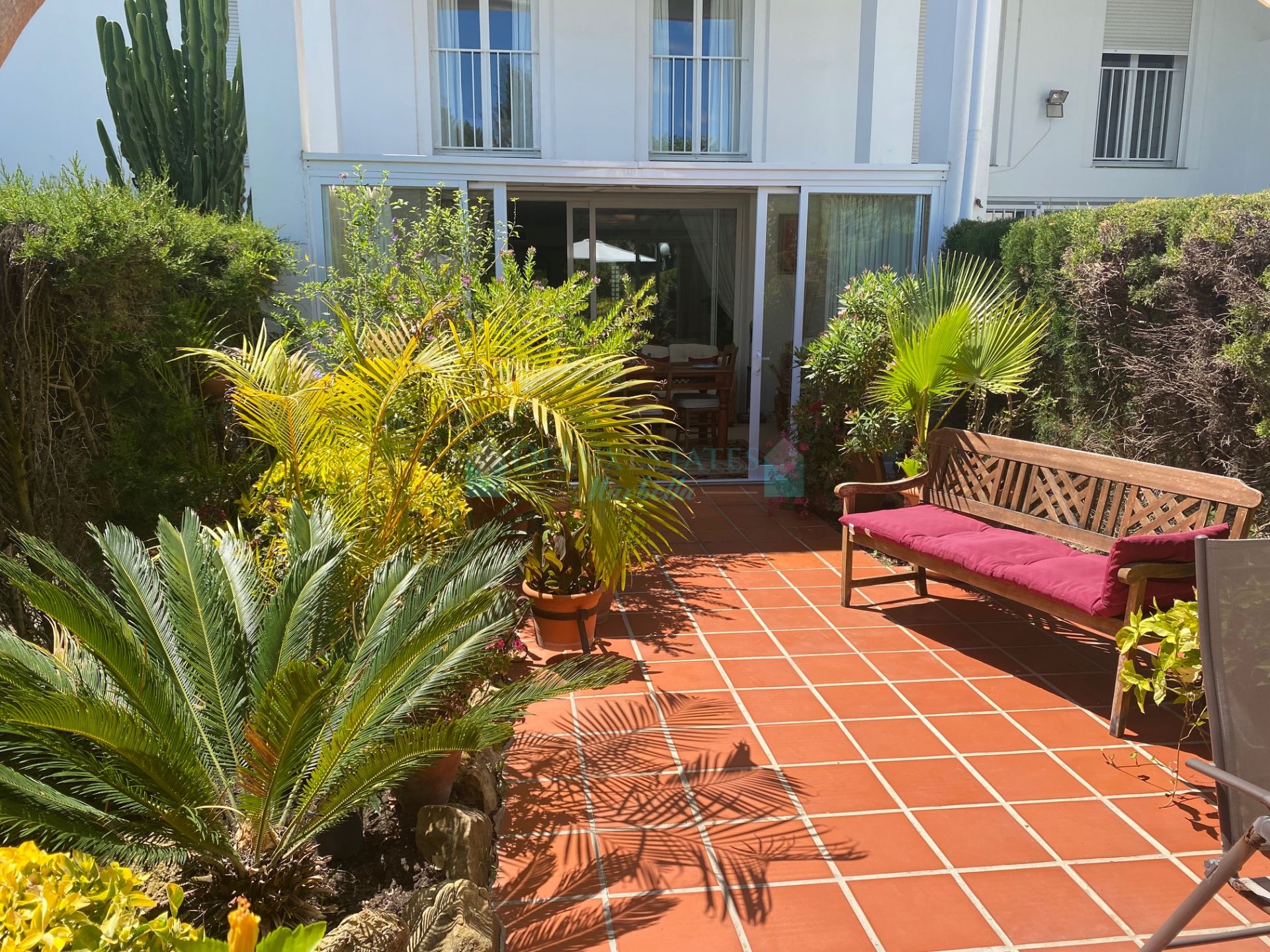 Apartamento Planta Baja en venta en Las Jacarandas, Estepona