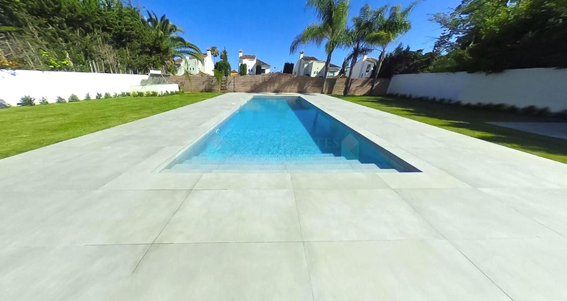 Villa for rent in Nueva Andalucia