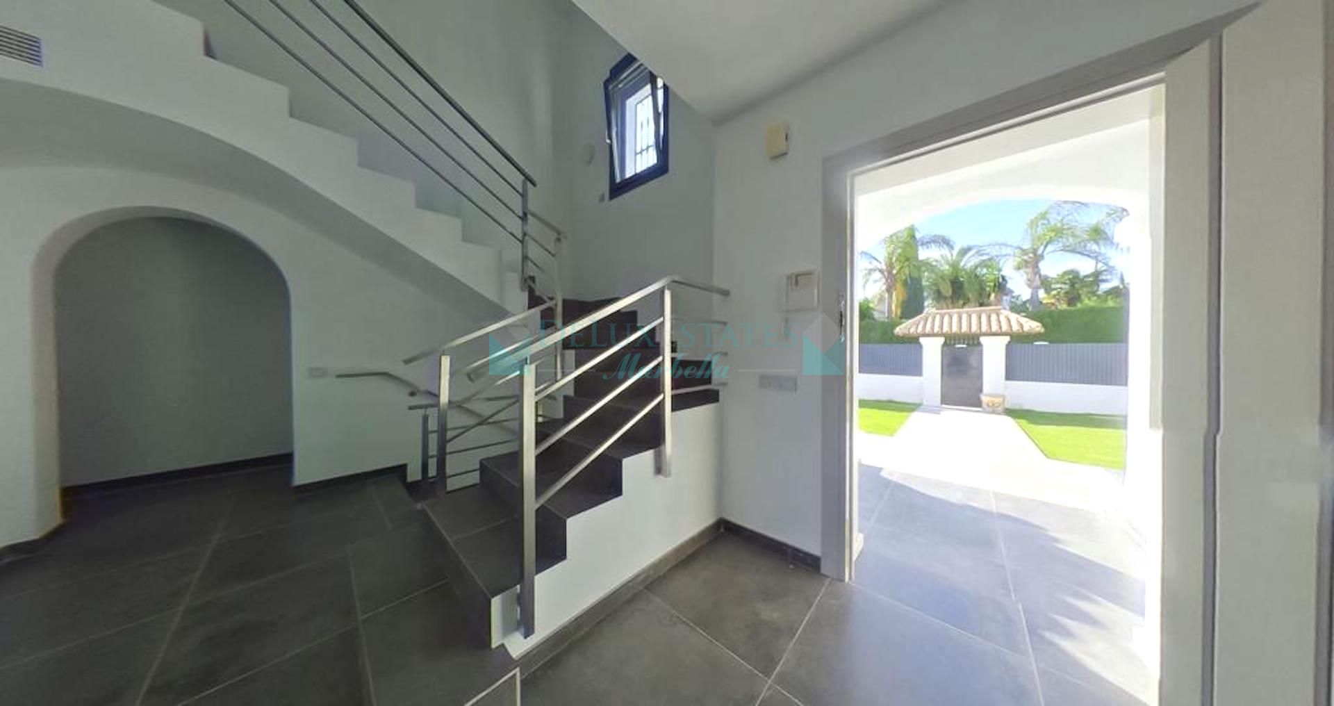 Villa for rent in Nueva Andalucia