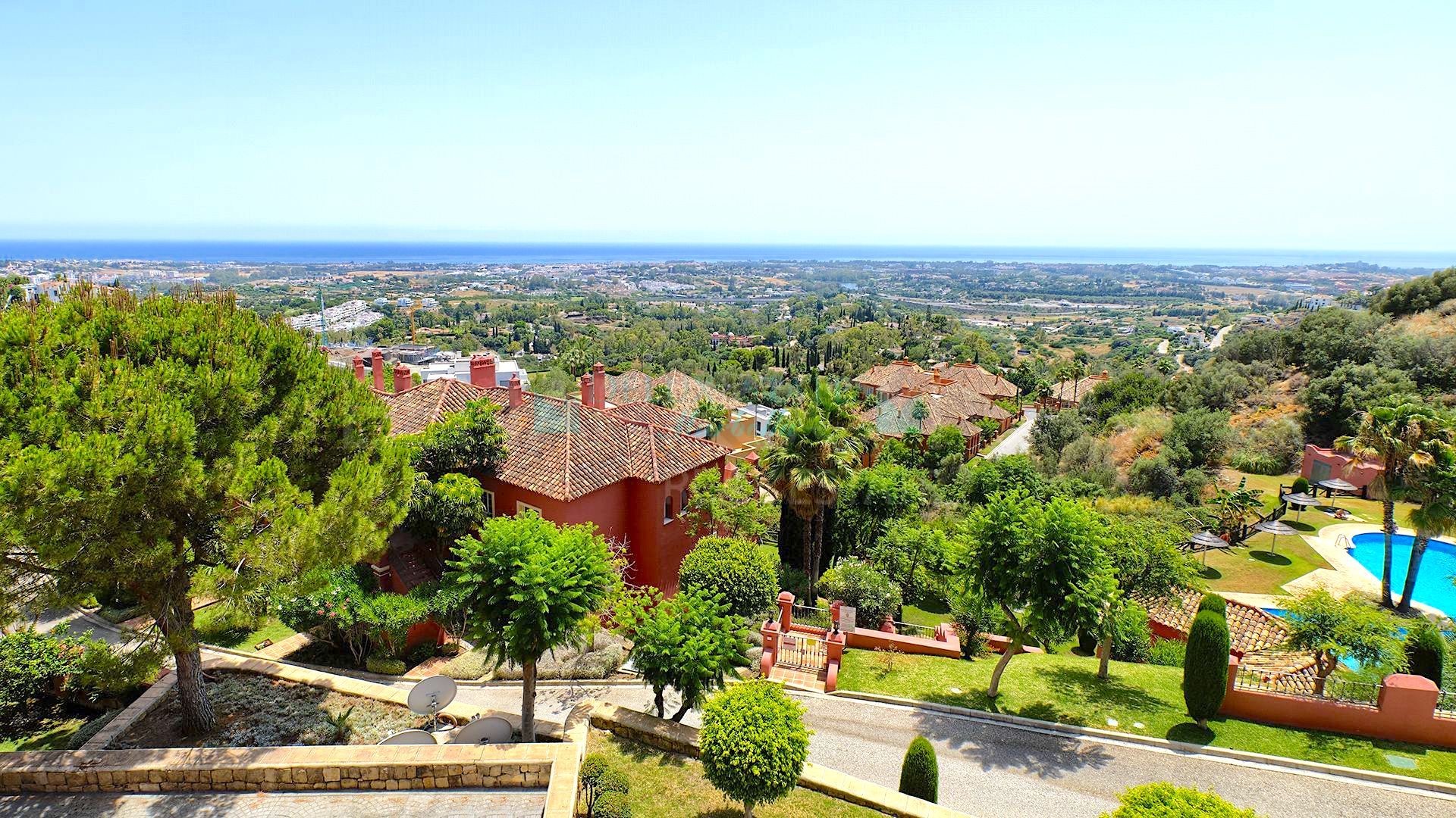 Ground Floor Apartment for sale in Monte Halcones, Benahavis