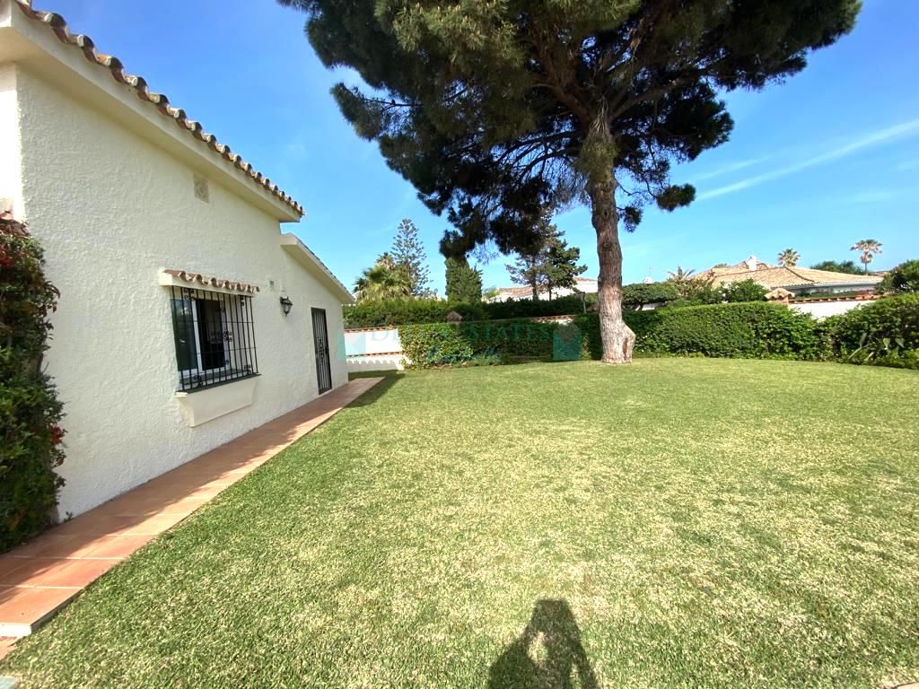 Villa for rent in El Saladillo, Estepona