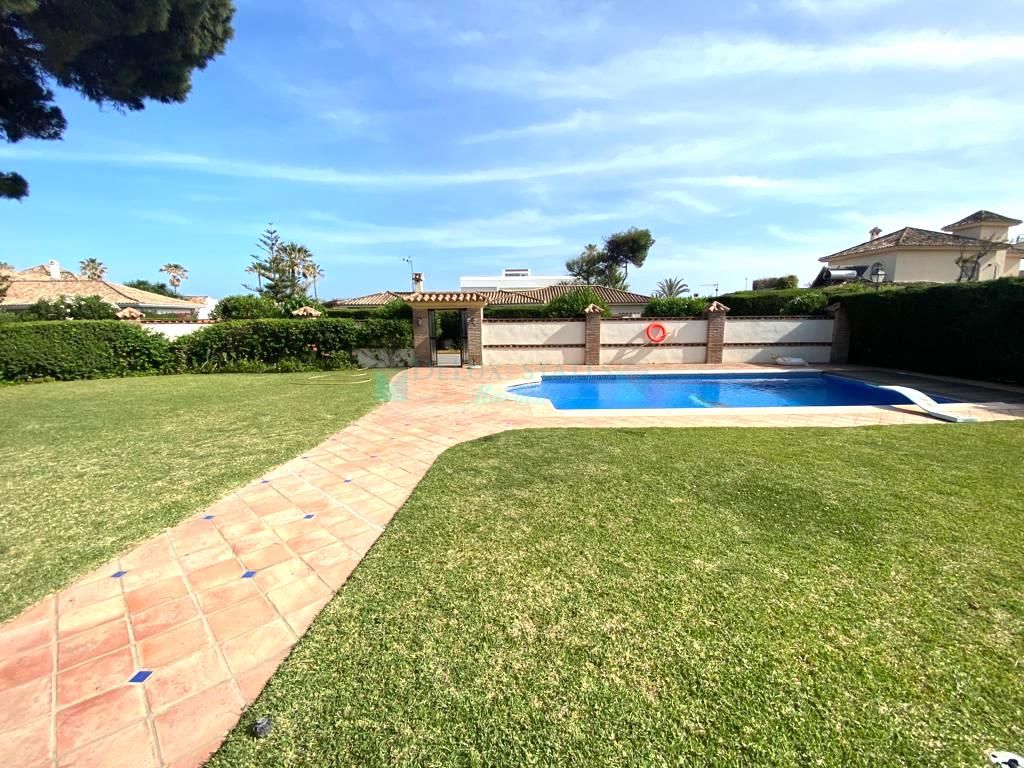 Villa for rent in El Saladillo, Estepona