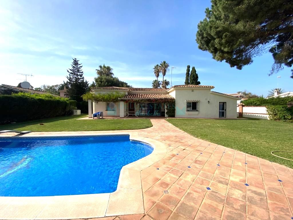 Villa for rent in El Saladillo, Estepona