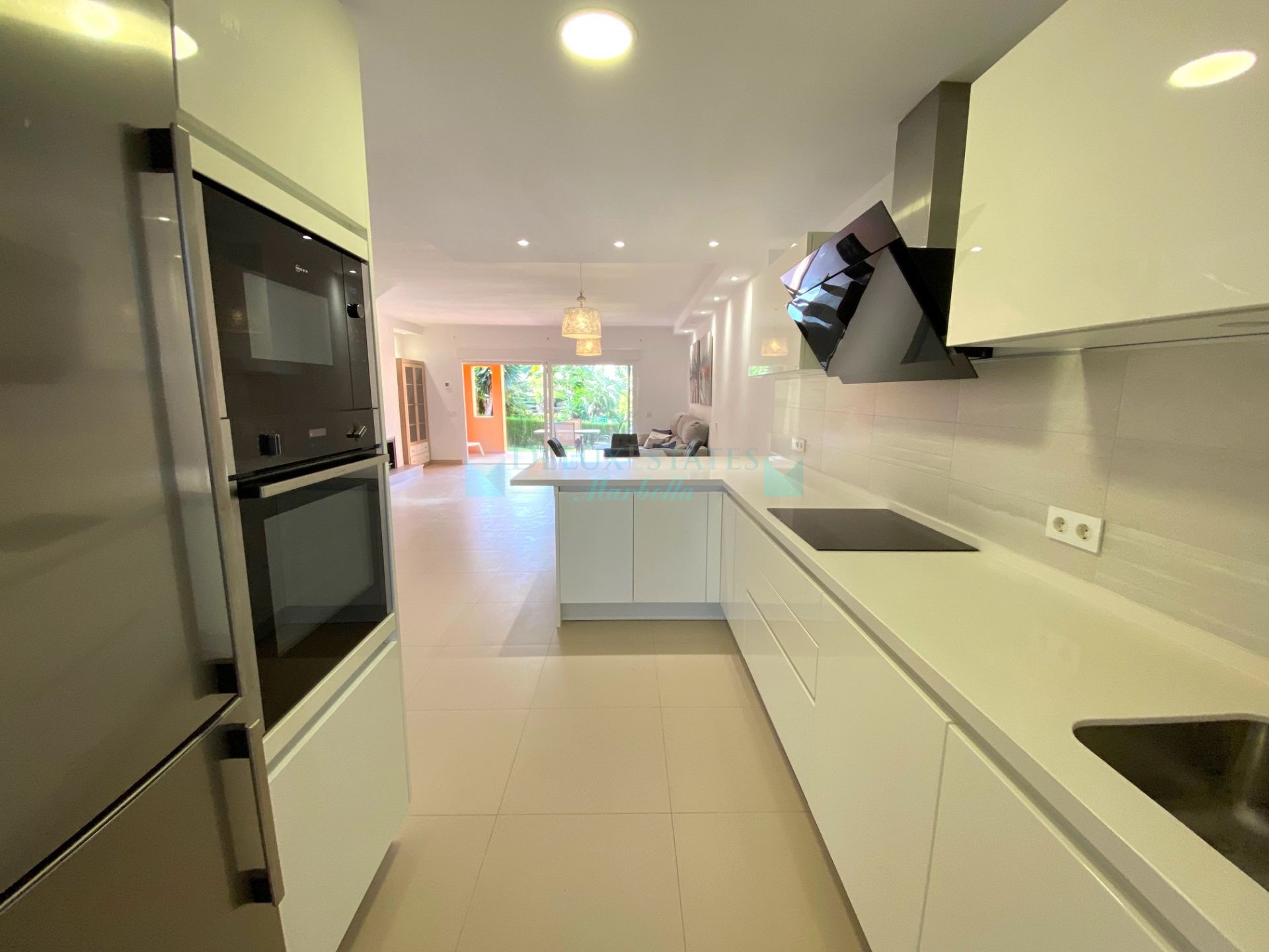 Semi Detached House for sale in El Paraiso, Estepona