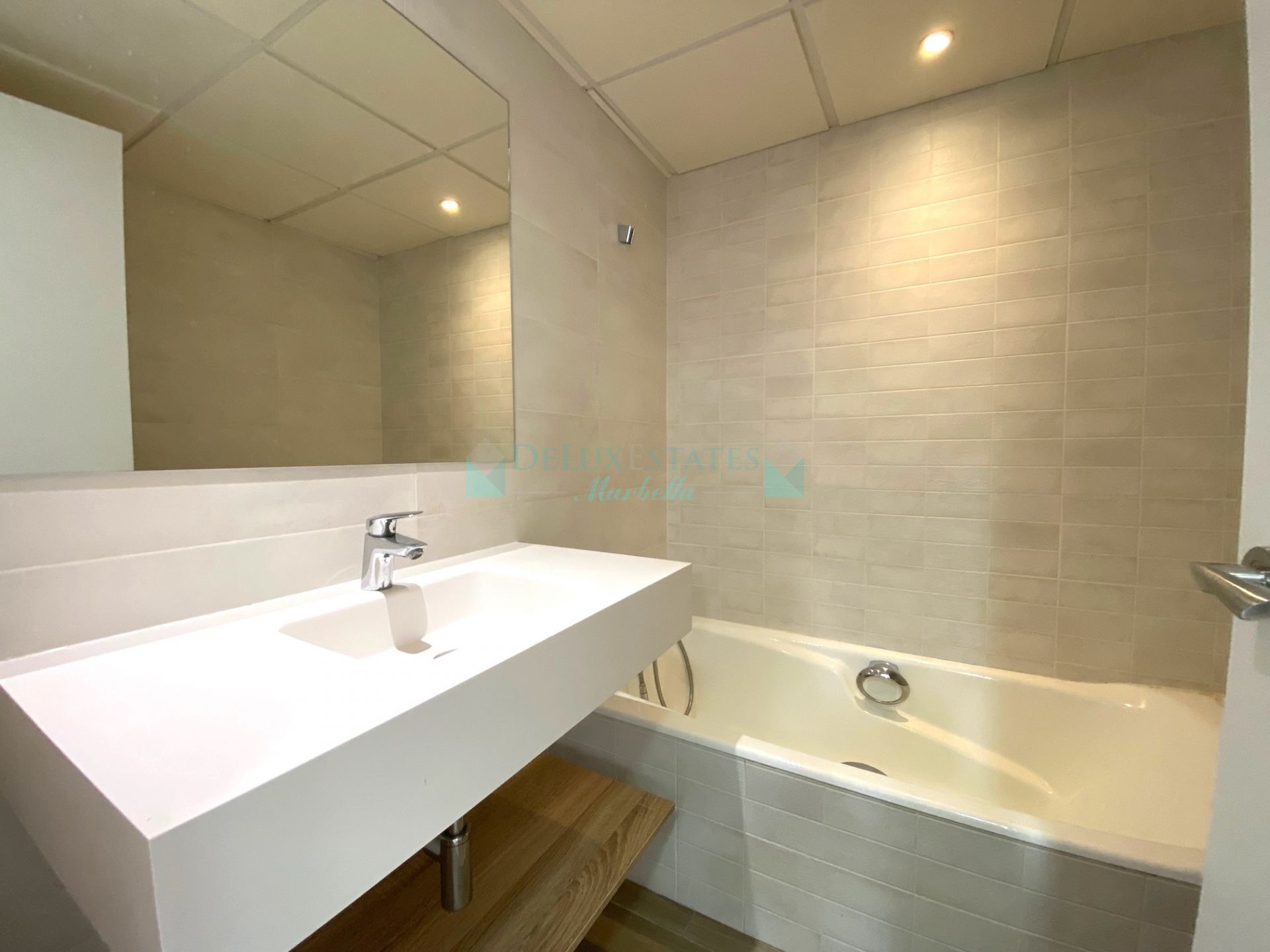 Semi Detached House for sale in El Paraiso, Estepona