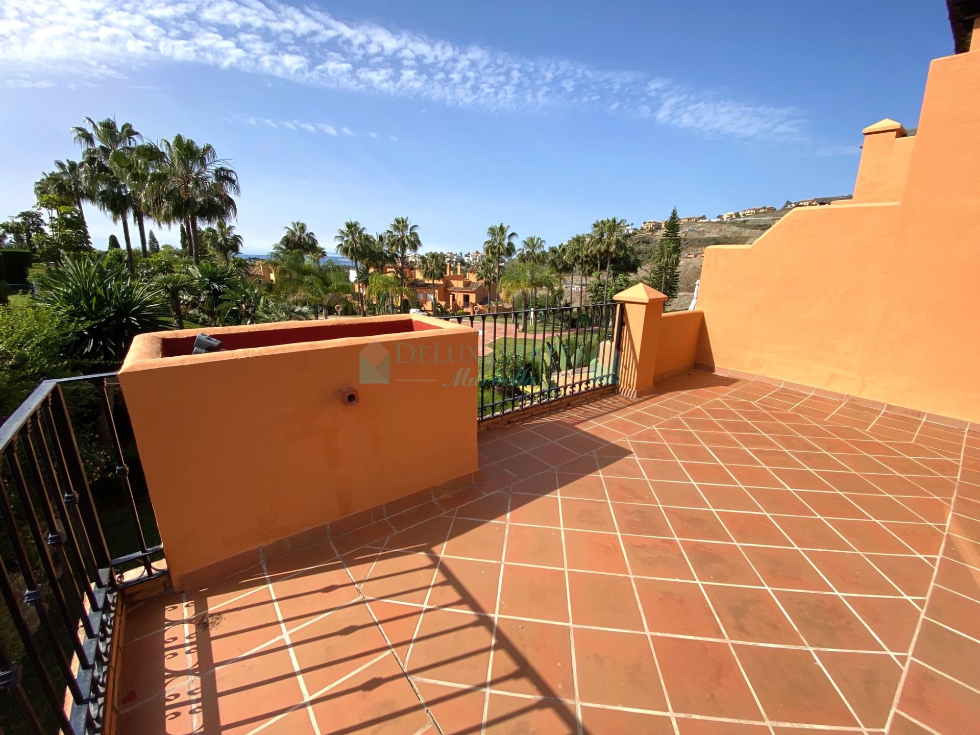 Semi Detached House for sale in El Paraiso, Estepona