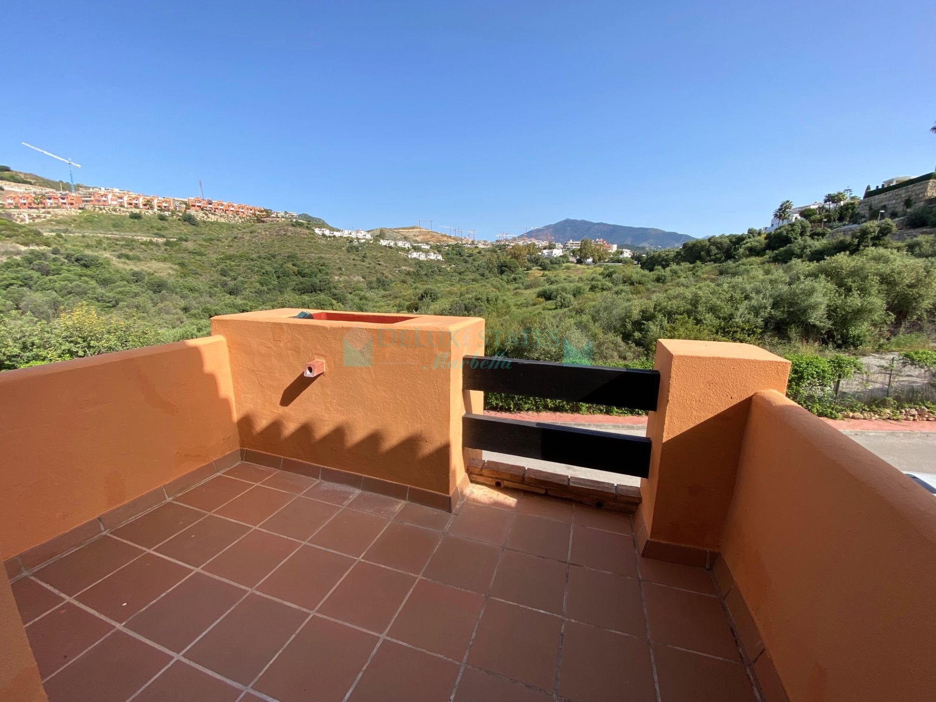 Semi Detached House for sale in El Paraiso, Estepona