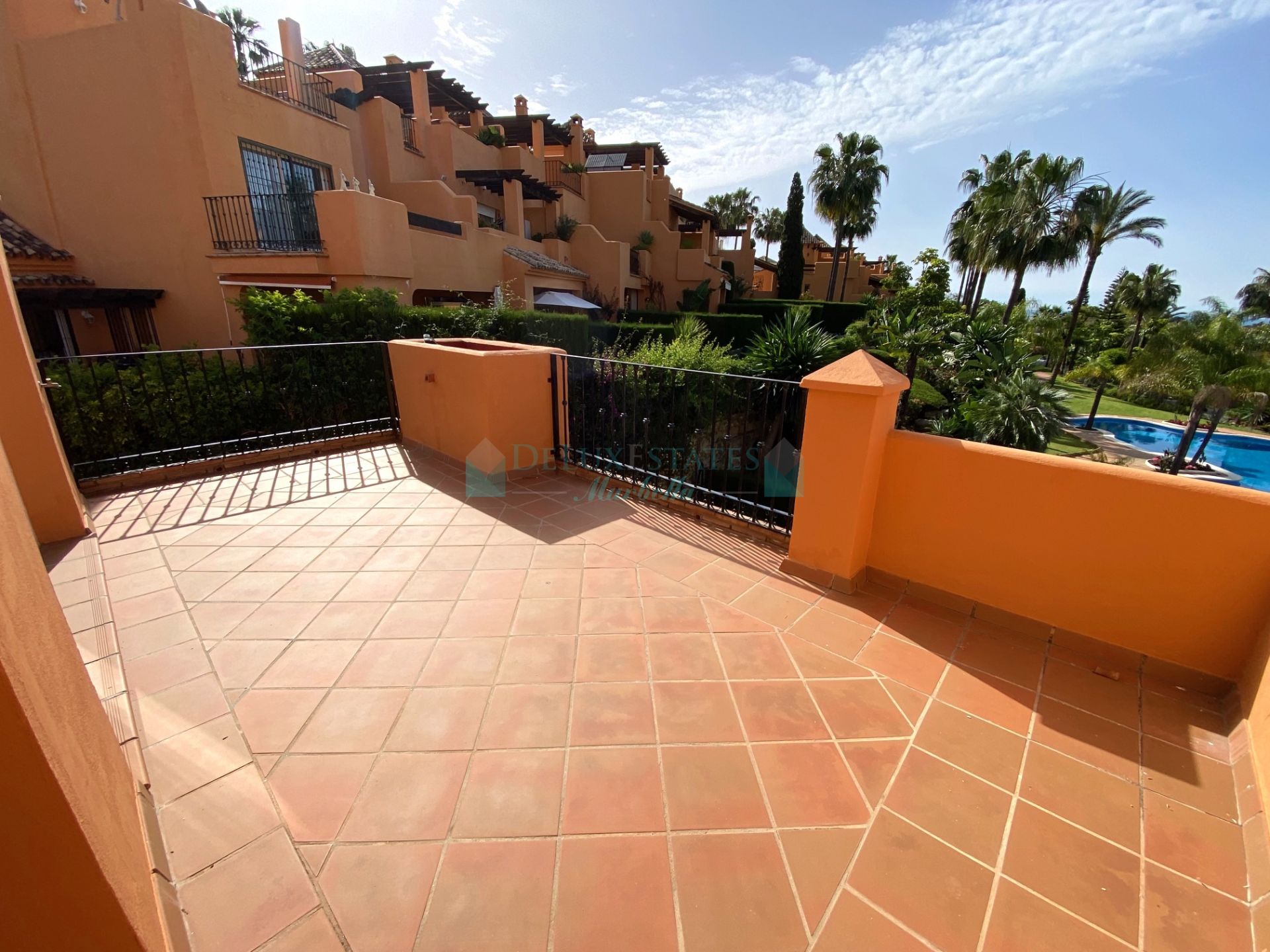 Semi Detached House for sale in El Paraiso, Estepona