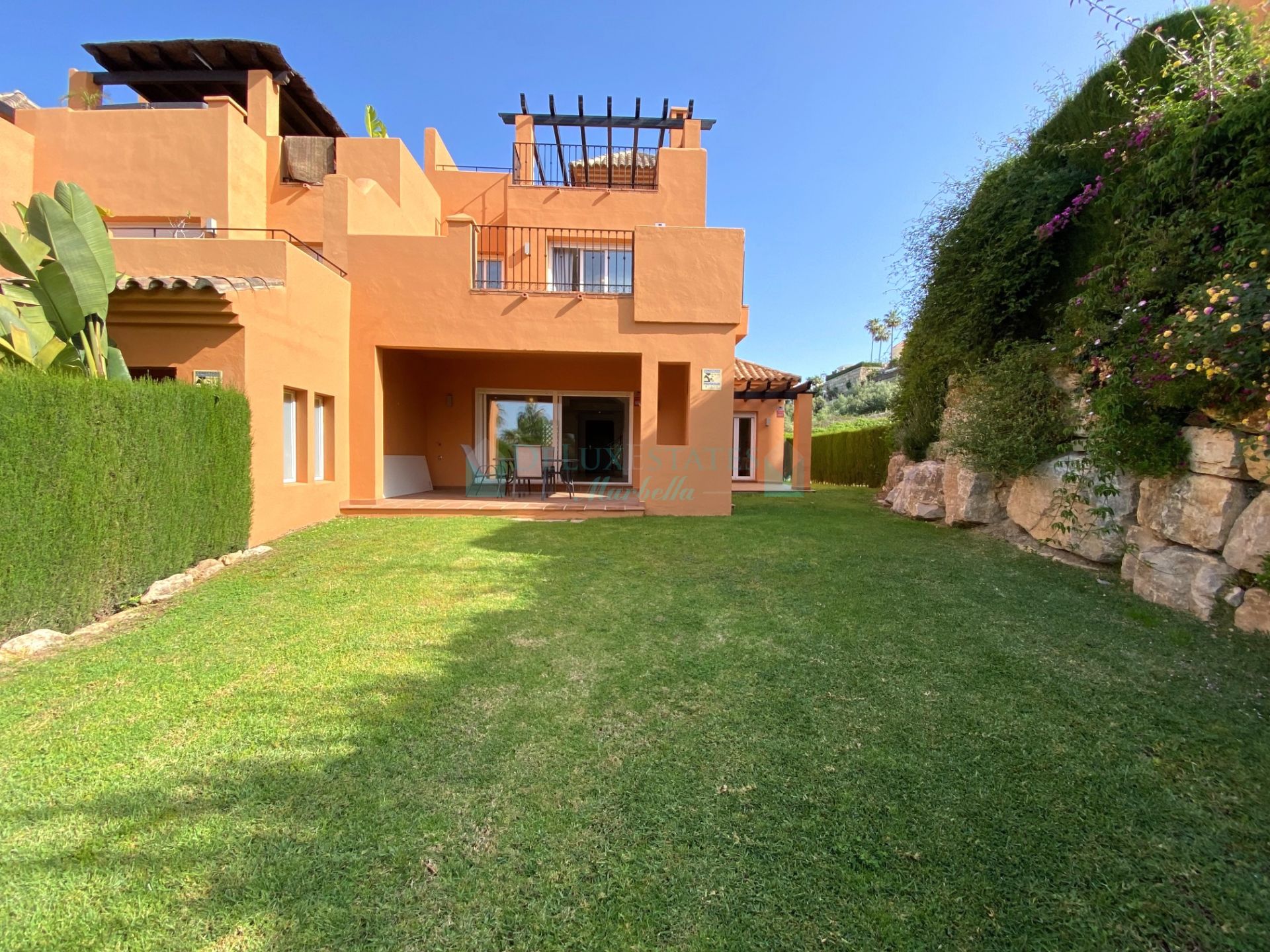 Semi Detached House for sale in El Paraiso, Estepona