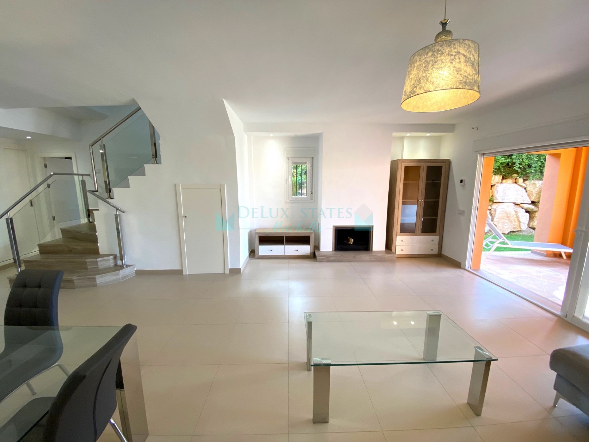 Semi Detached House for sale in El Paraiso, Estepona