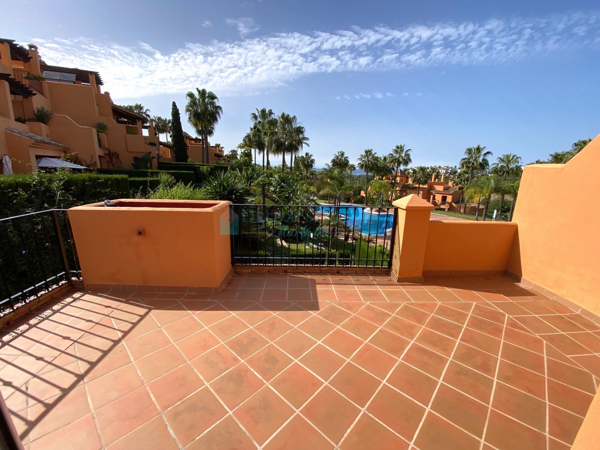Semi Detached House for sale in El Paraiso, Estepona