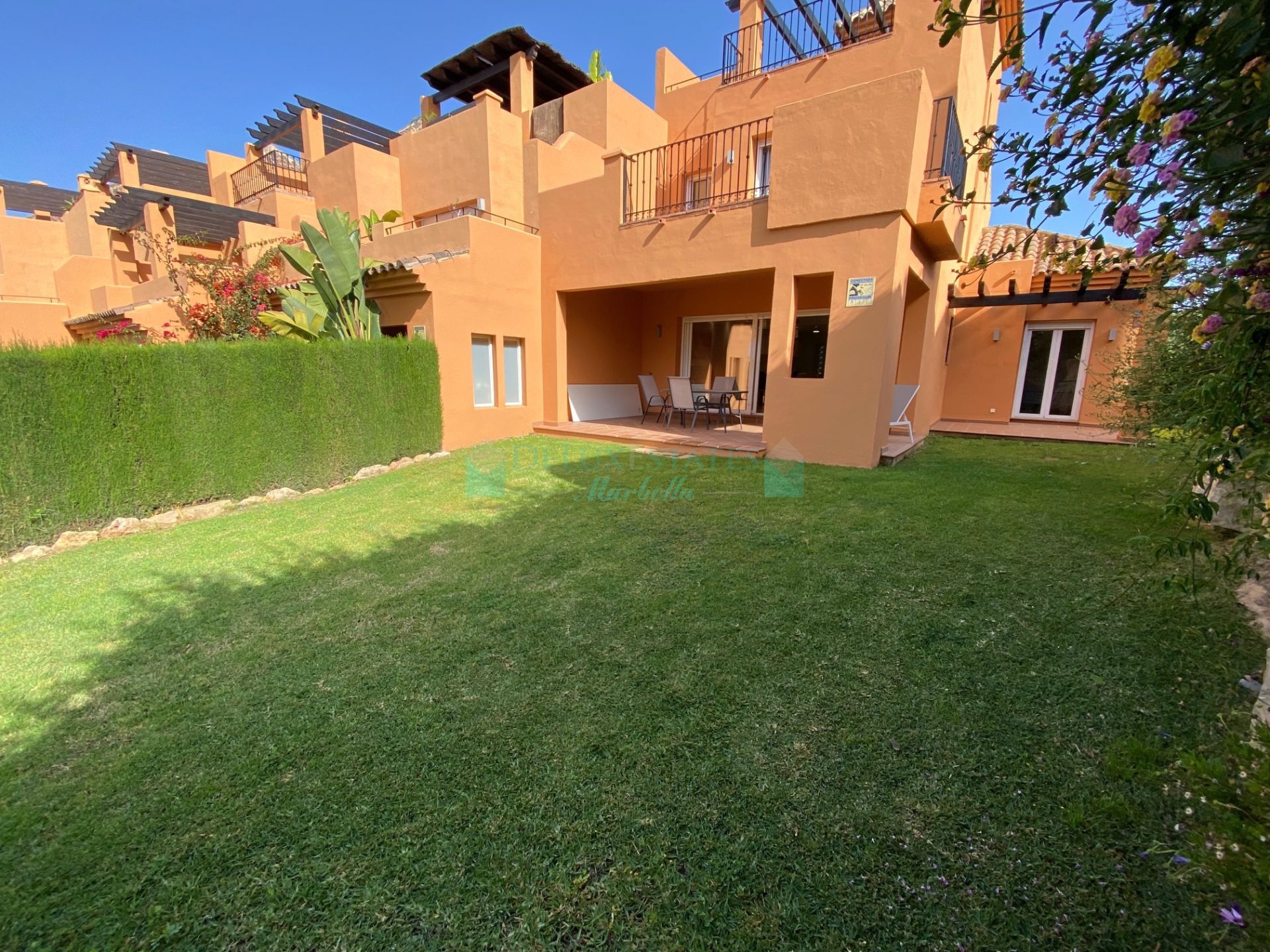 Semi Detached House for sale in El Paraiso, Estepona