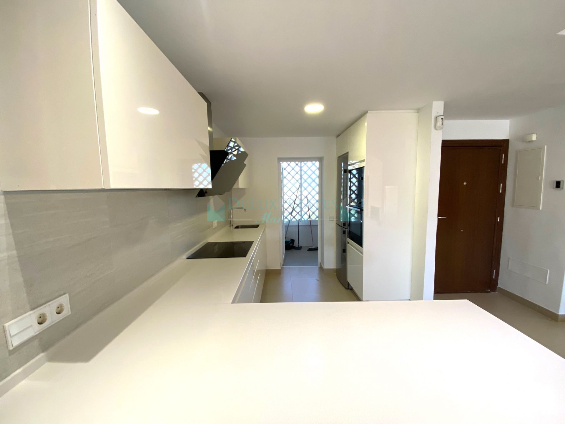 Semi Detached House for sale in El Paraiso, Estepona