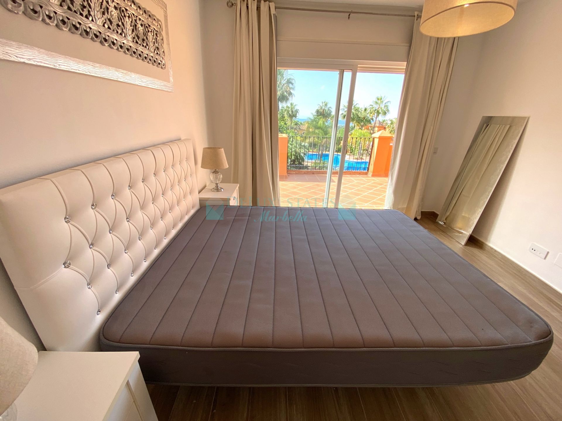 Semi Detached House for sale in El Paraiso, Estepona