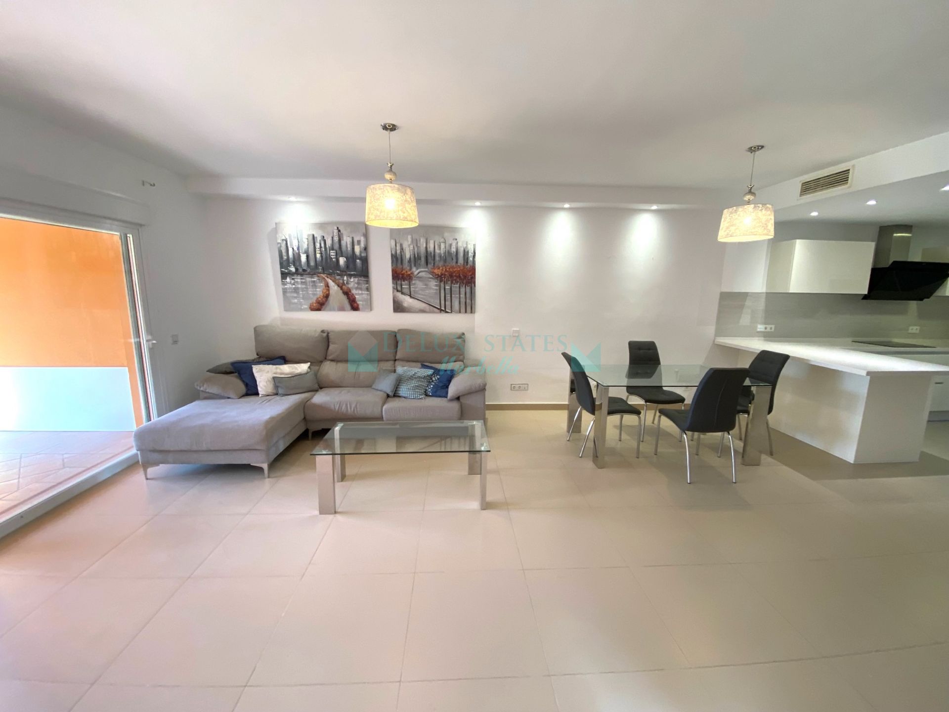 Semi Detached House for sale in El Paraiso, Estepona
