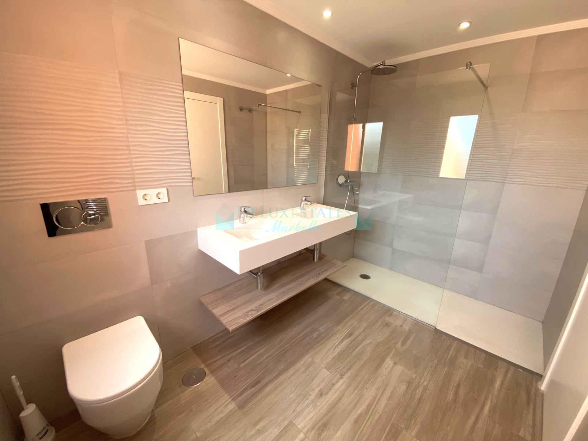 Semi Detached House for sale in El Paraiso, Estepona