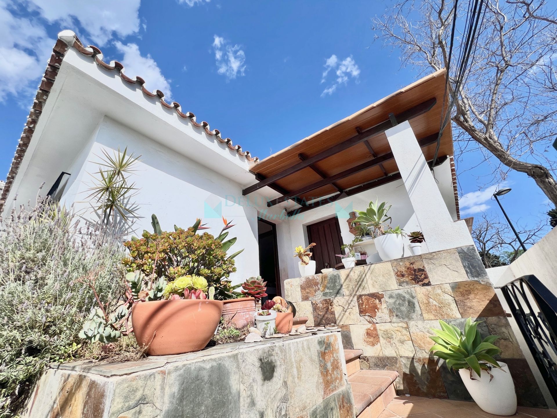 Villa for sale in Nueva Andalucia