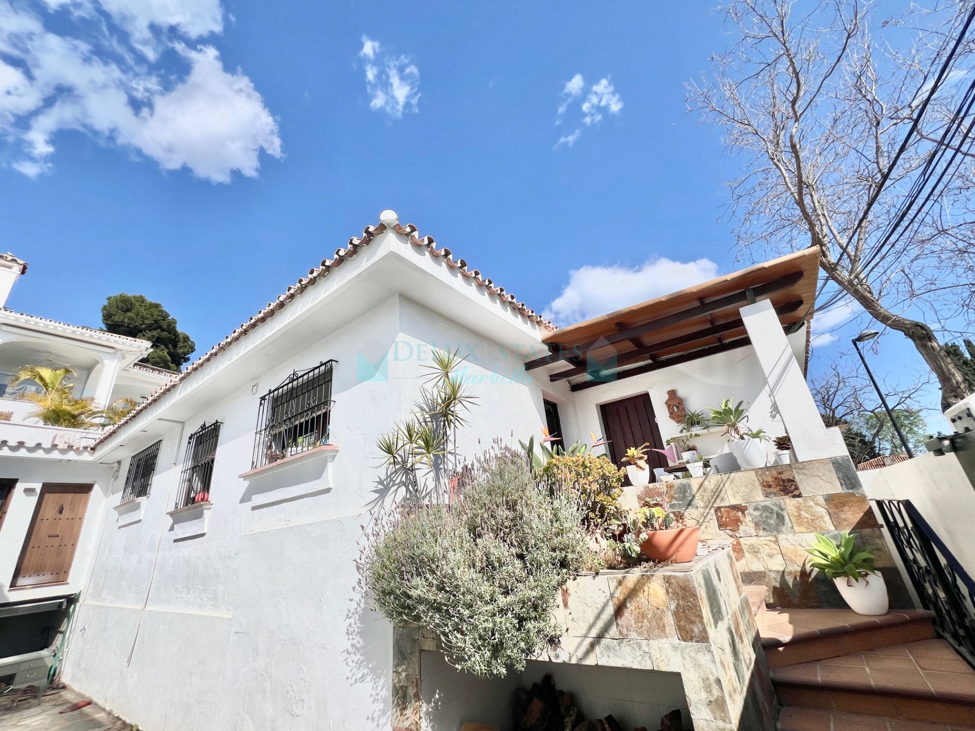 Villa for sale in Nueva Andalucia