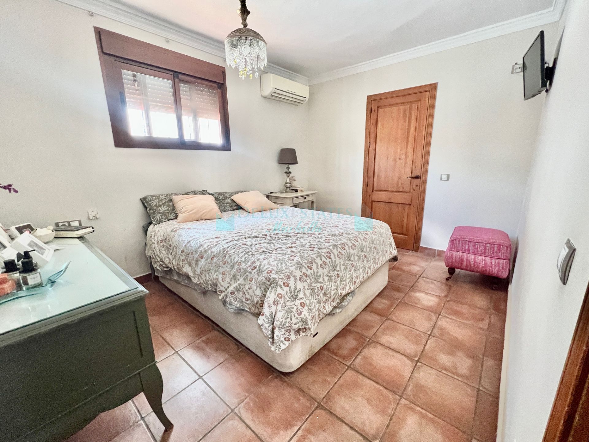 Villa for sale in Nueva Andalucia