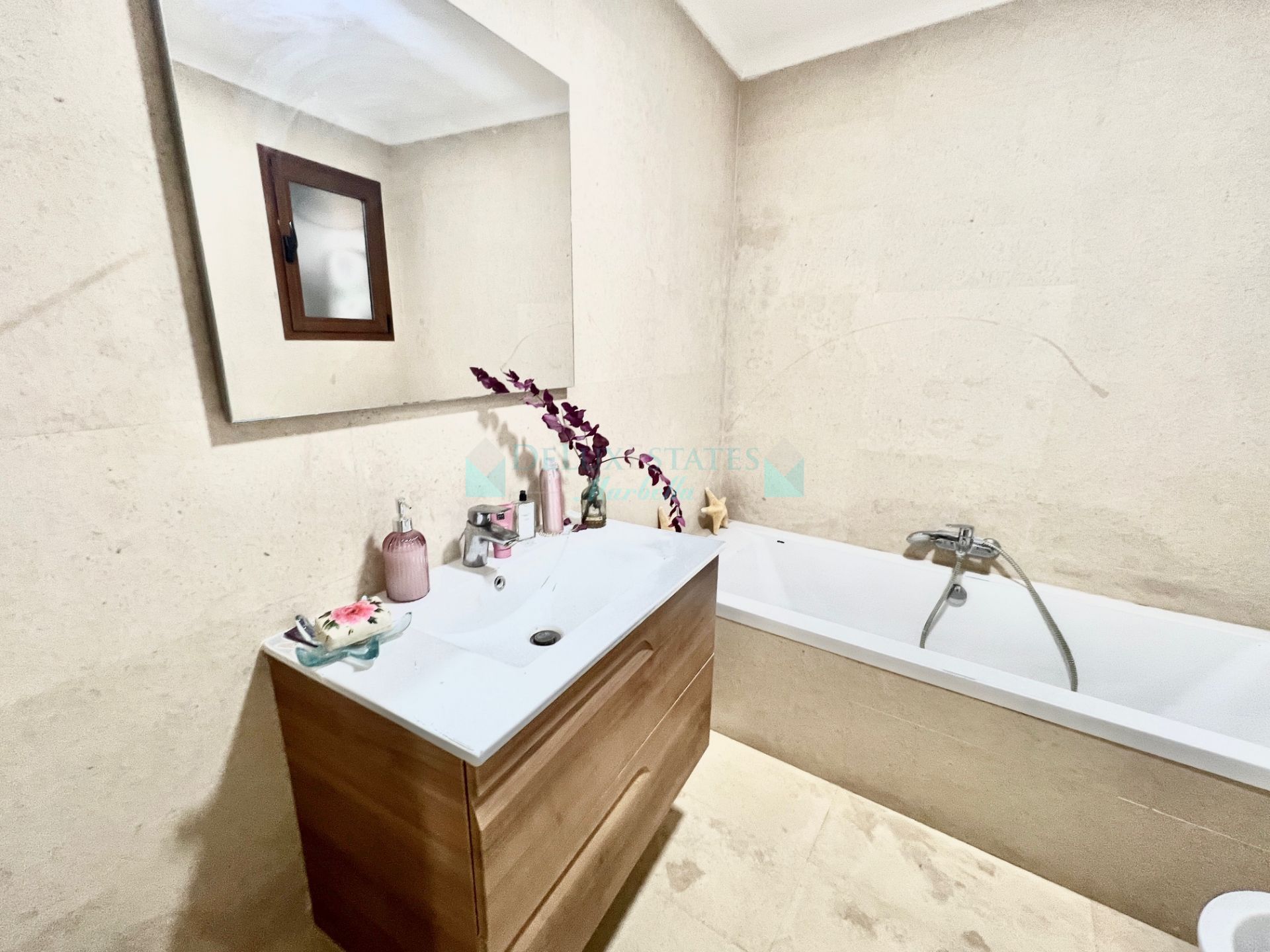 Villa for sale in Nueva Andalucia