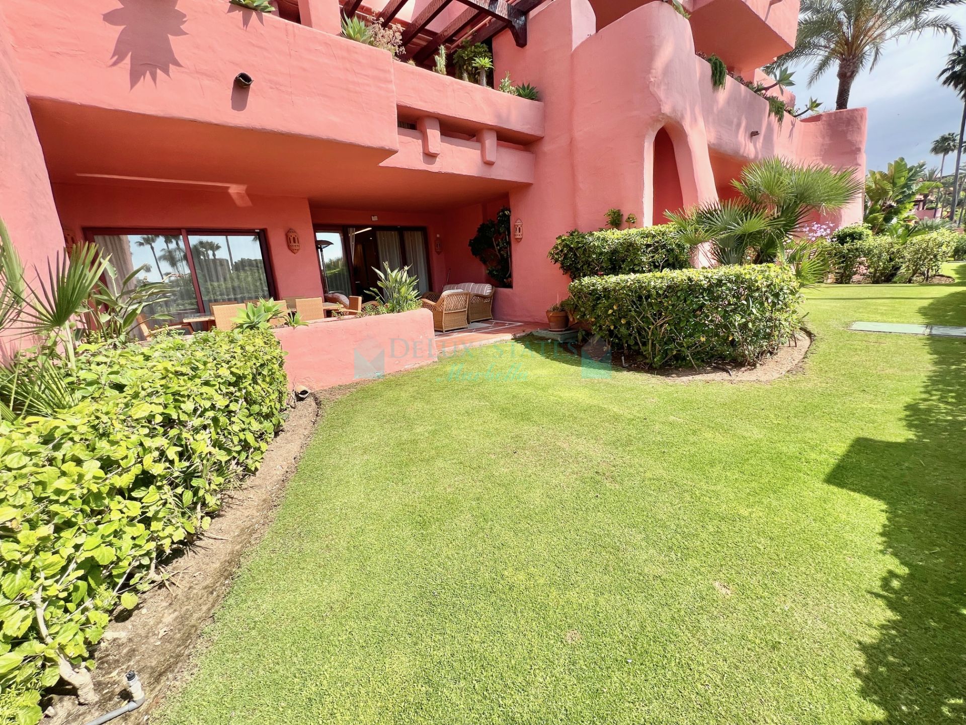 Ground Floor Apartment for sale in Guadalmansa Playa, Estepona