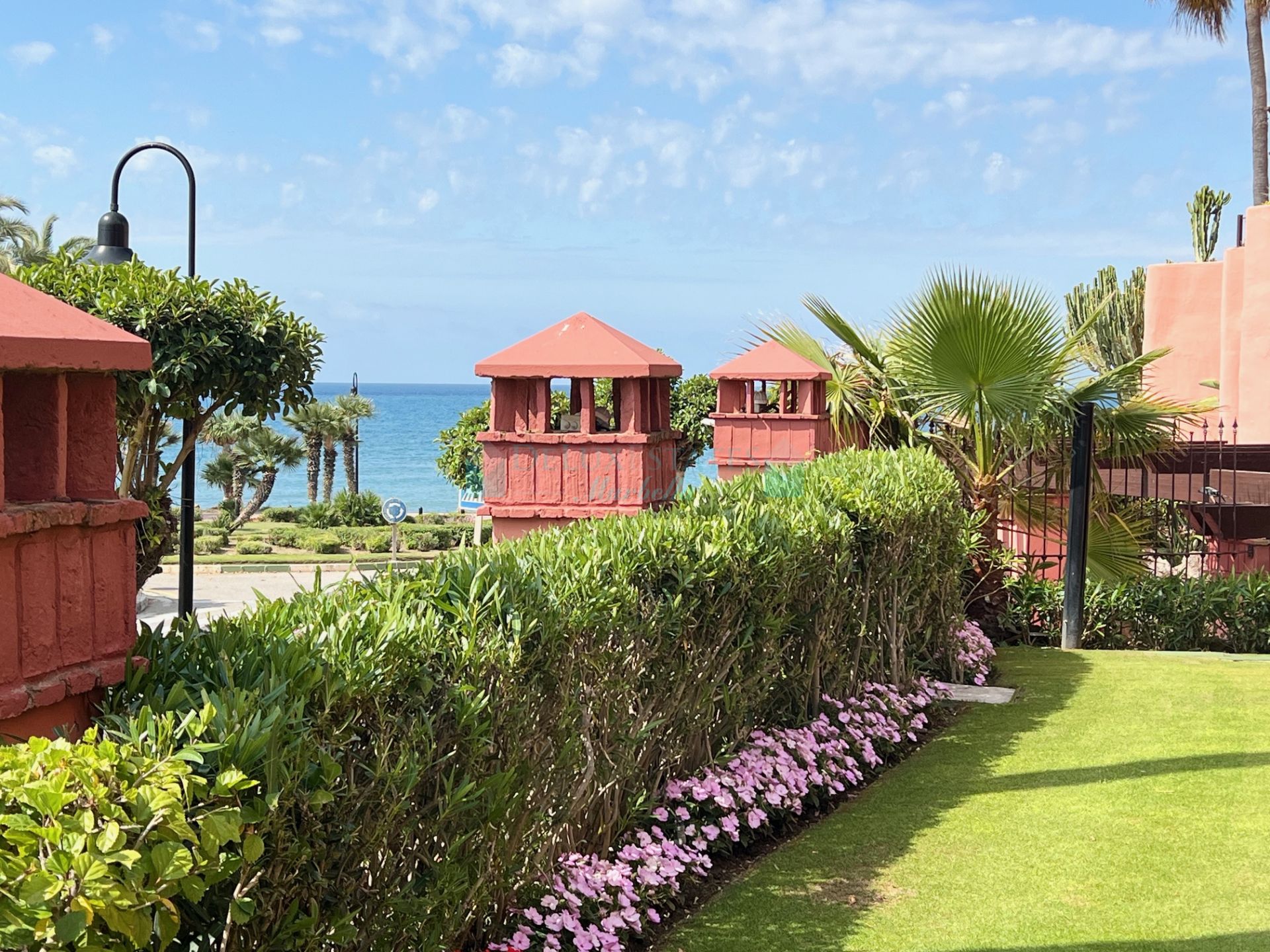 Ground Floor Apartment for sale in Guadalmansa Playa, Estepona