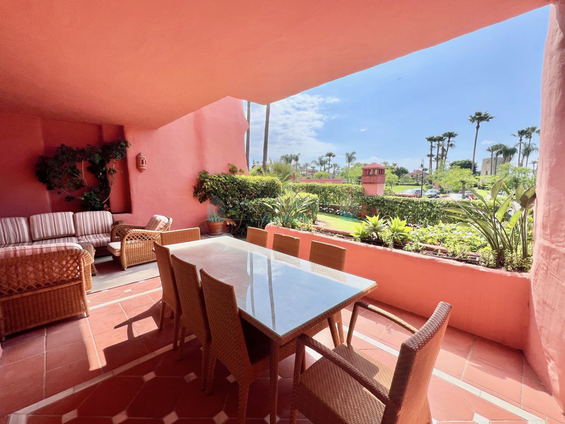 Ground Floor Apartment for sale in Guadalmansa Playa, Estepona
