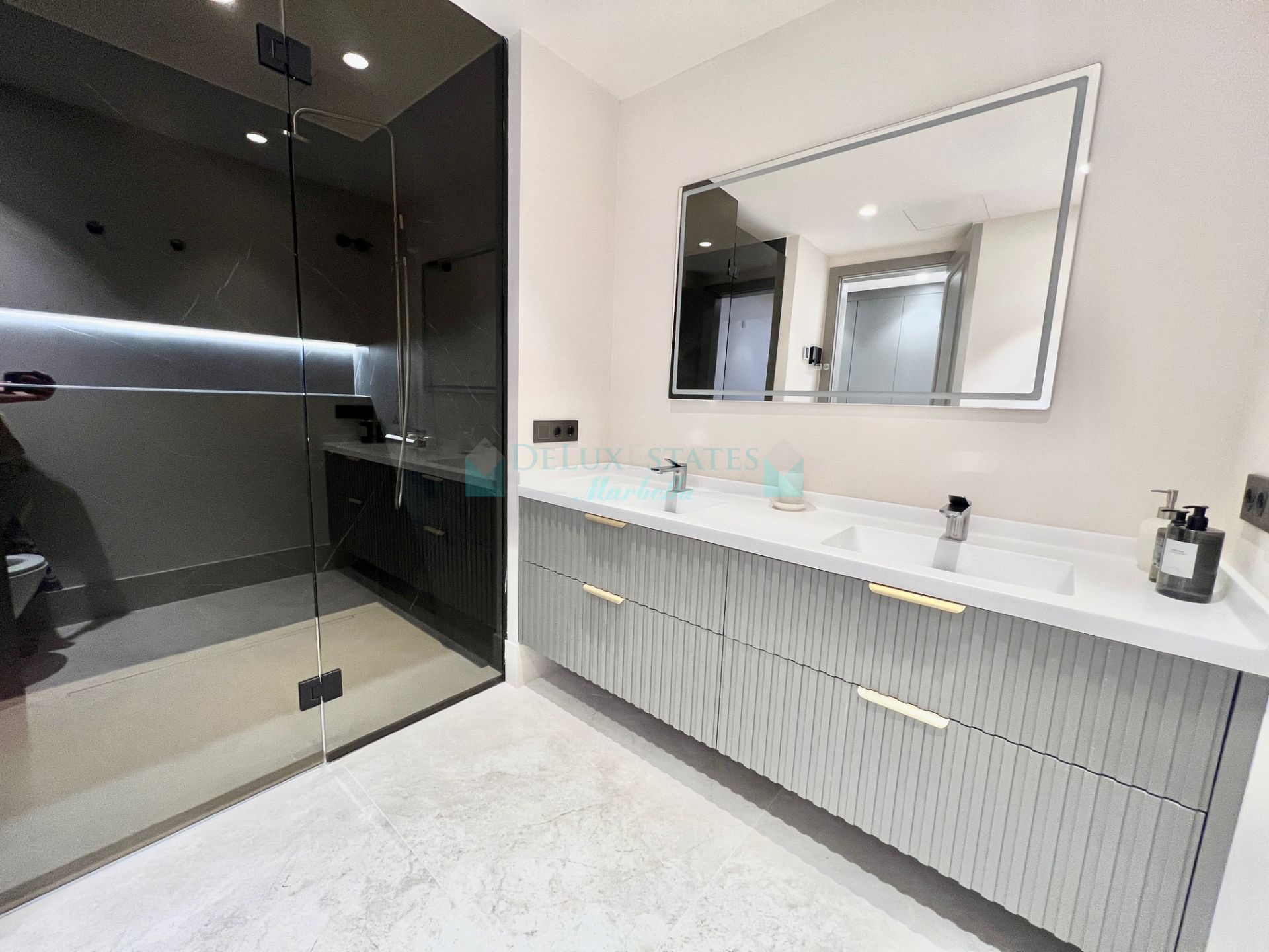 Ground Floor Apartment for sale in Guadalmansa Playa, Estepona