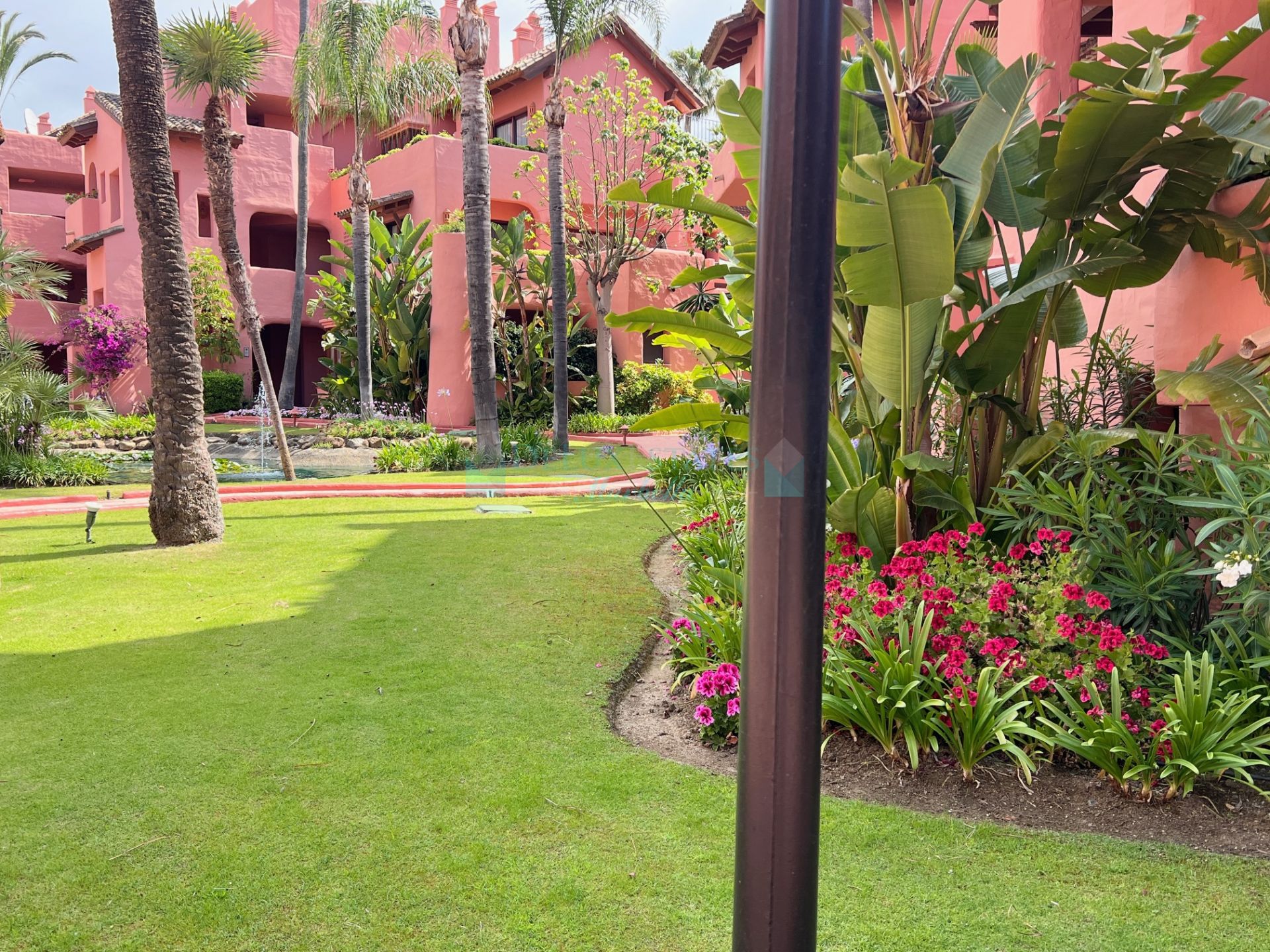 Ground Floor Apartment for sale in Guadalmansa Playa, Estepona