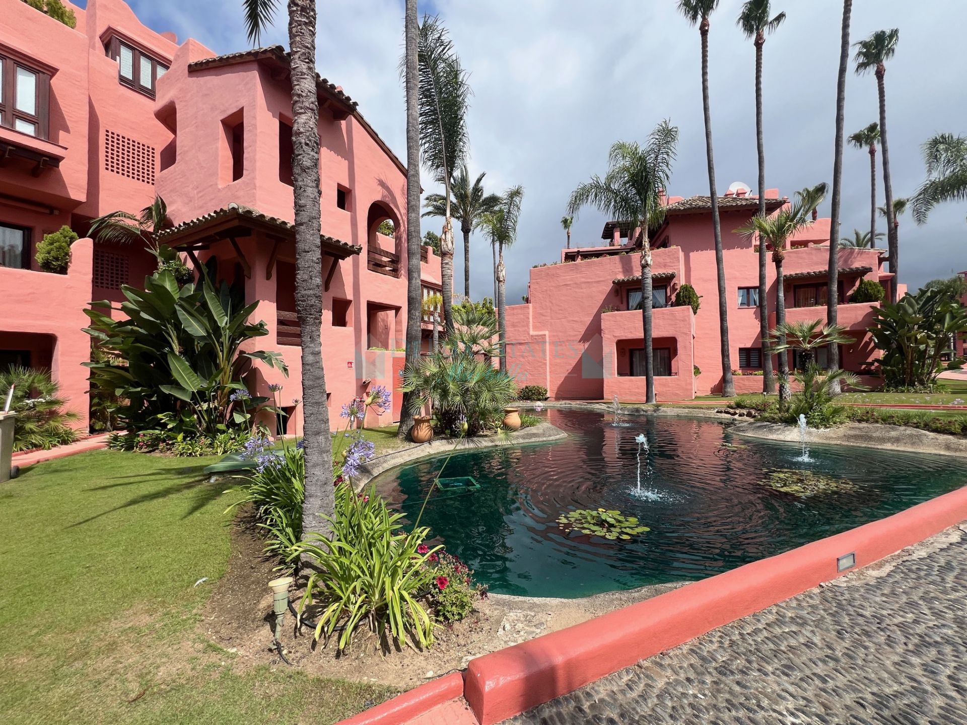 Ground Floor Apartment for sale in Guadalmansa Playa, Estepona