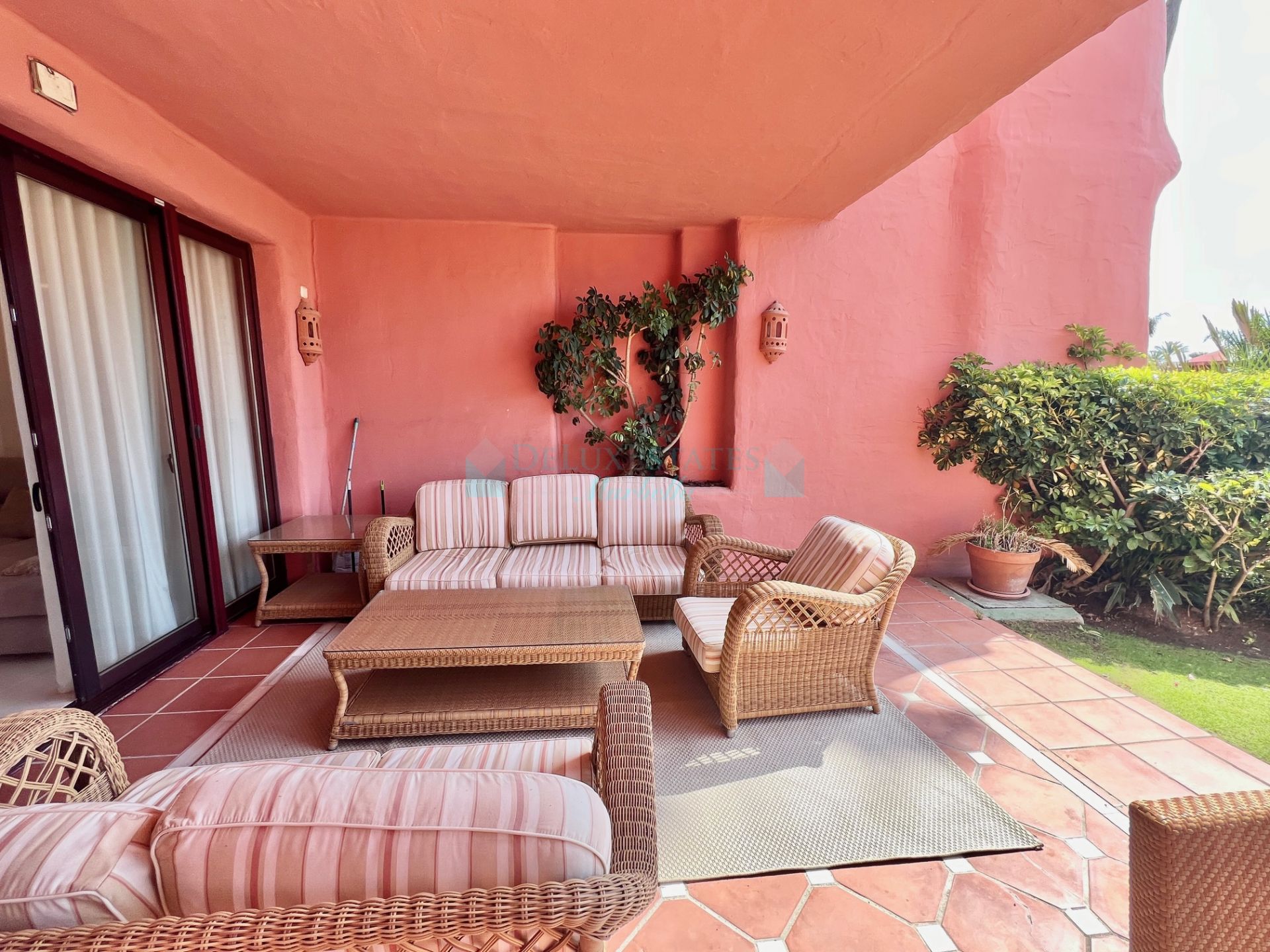 Ground Floor Apartment for sale in Guadalmansa Playa, Estepona