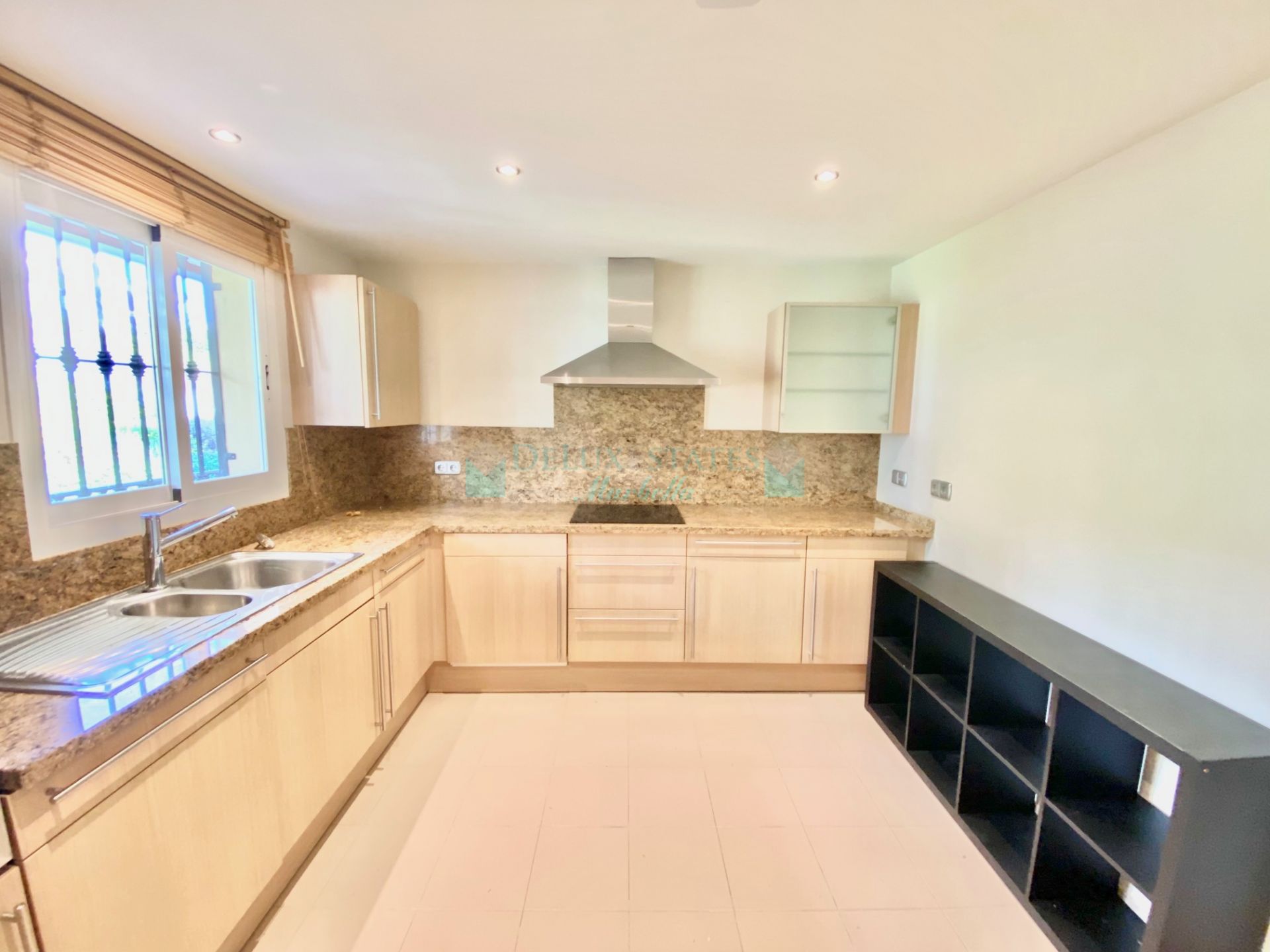Apartment for rent in Marques de Atalaya, Estepona